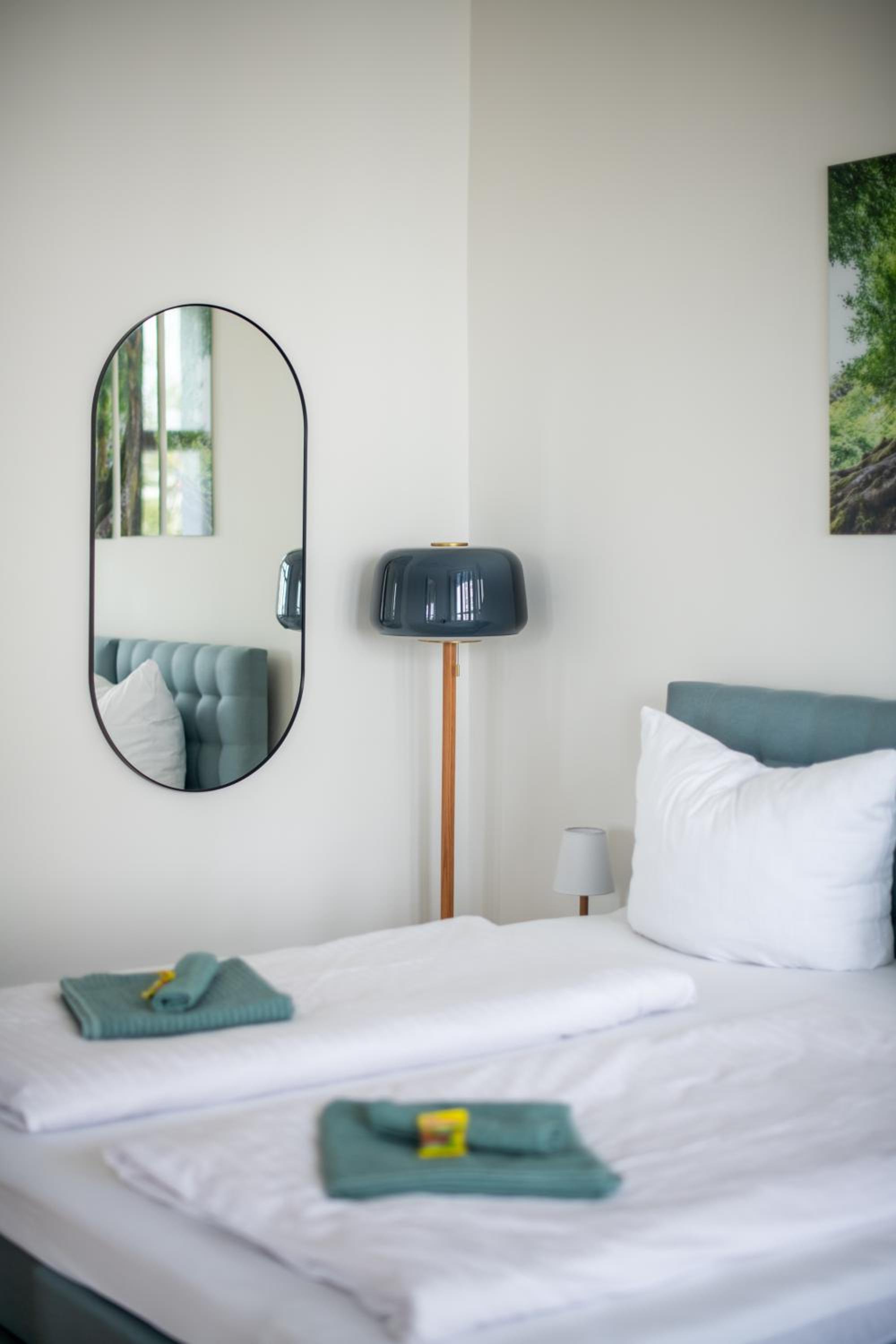 KAISER 02 by ROCKCHAIR Apartments l SUPERHOST Status l 3 Bedrooms Boxspringbeds 2 Bathrooms l Cozy Family & Business Flair 155 sqm 3 Balcony 2nd Floor Elev