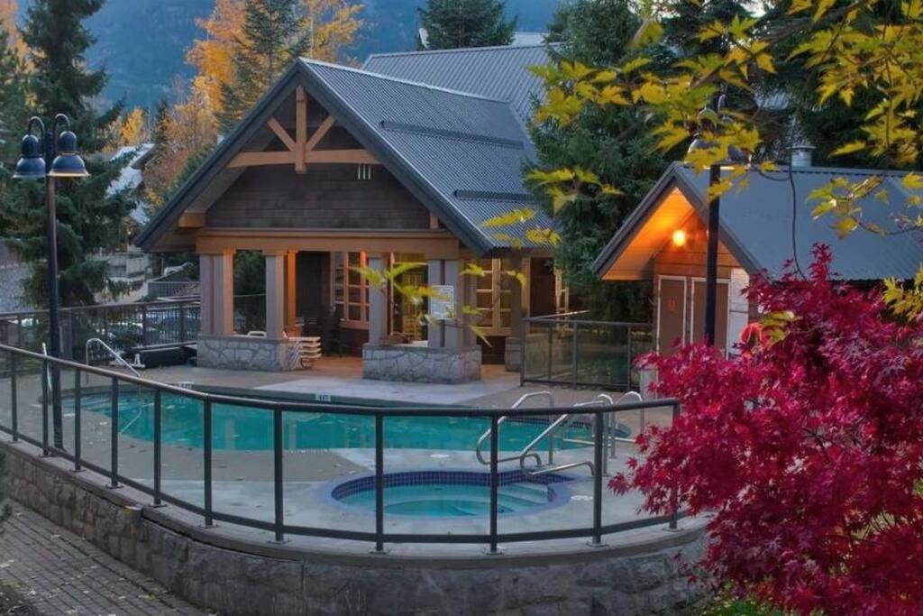 Cozy Townhouse in Whistler Village North