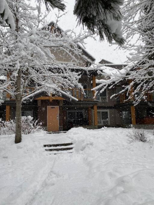 Cozy Townhouse in Whistler Village North