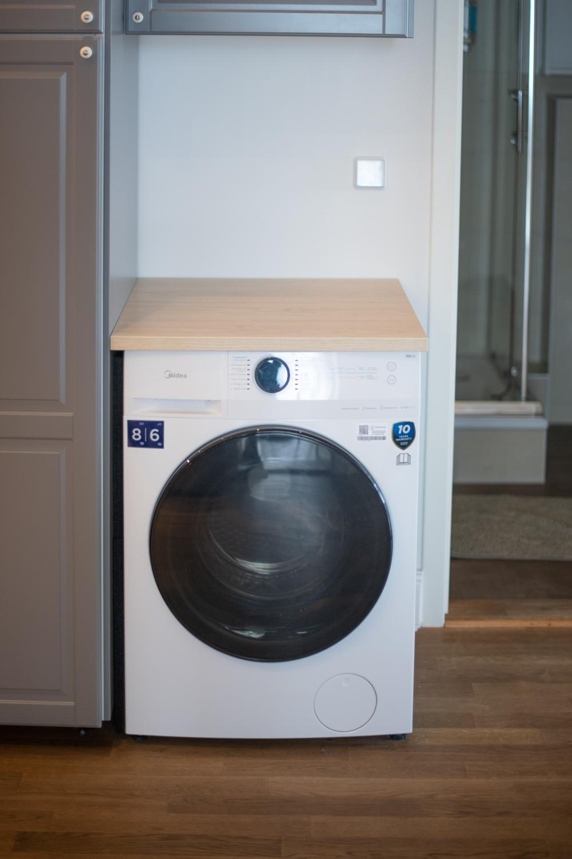 KAISER 02 by ROCKCHAIR Apartments l SUPERHOST Status l 3 Bedrooms Boxspringbeds 2 Bathrooms l Cozy Family & Business Flair 155 sqm 3 Balcony 2nd Floor Elev
