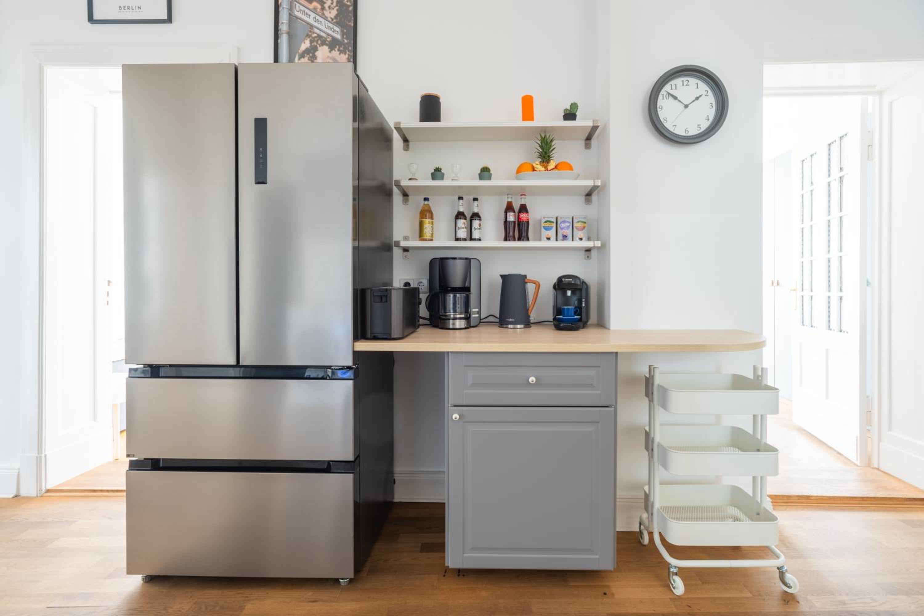 KAISER 02 by ROCKCHAIR Apartments l SUPERHOST Status l 3 Bedrooms Boxspringbeds 2 Bathrooms l Cozy Family & Business Flair 155 sqm 3 Balcony 2nd Floor Elev