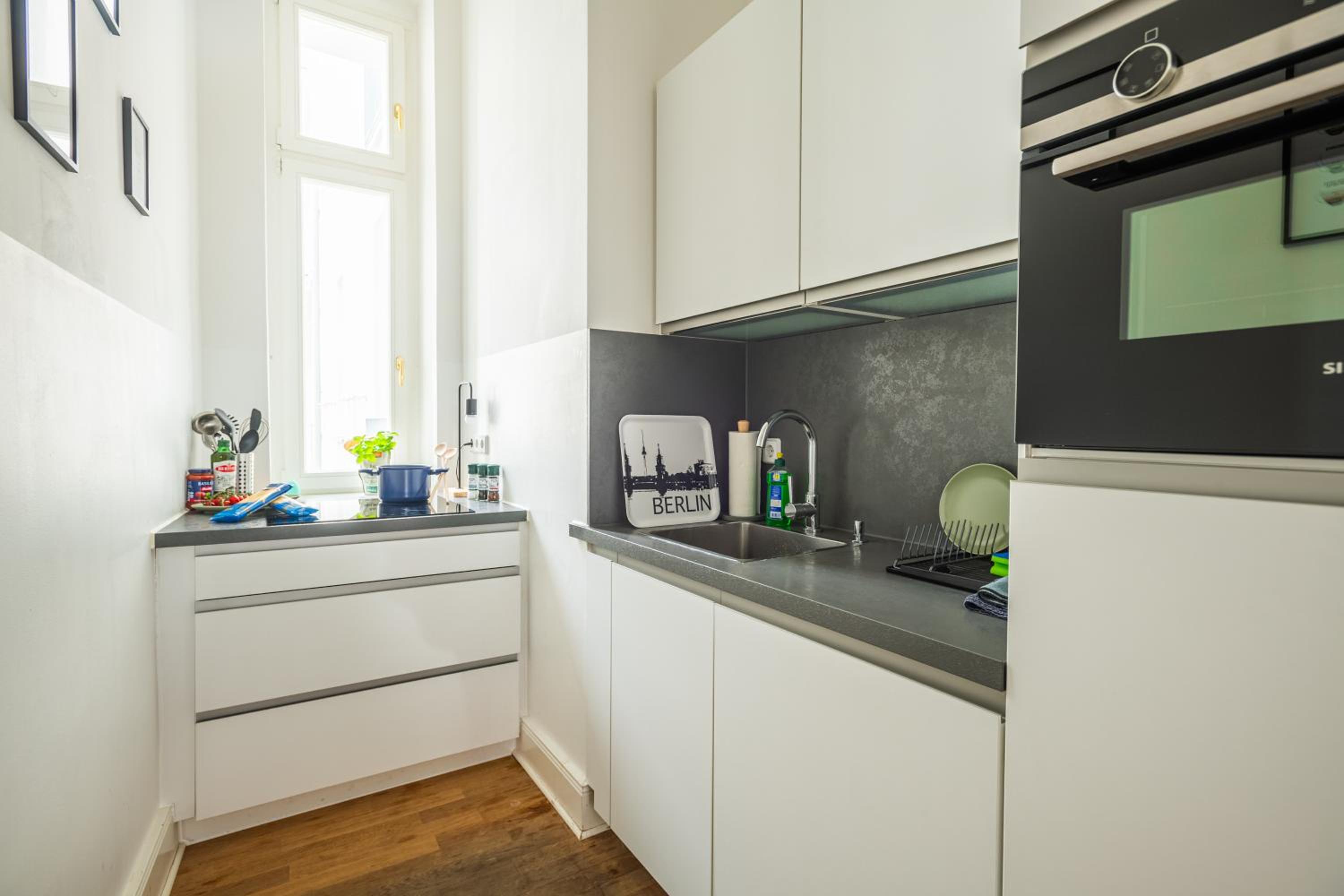 KAISER 02 by ROCKCHAIR Apartments l SUPERHOST Status l 3 Bedrooms Boxspringbeds 2 Bathrooms l Cozy Family & Business Flair 155 sqm 3 Balcony 2nd Floor Elev