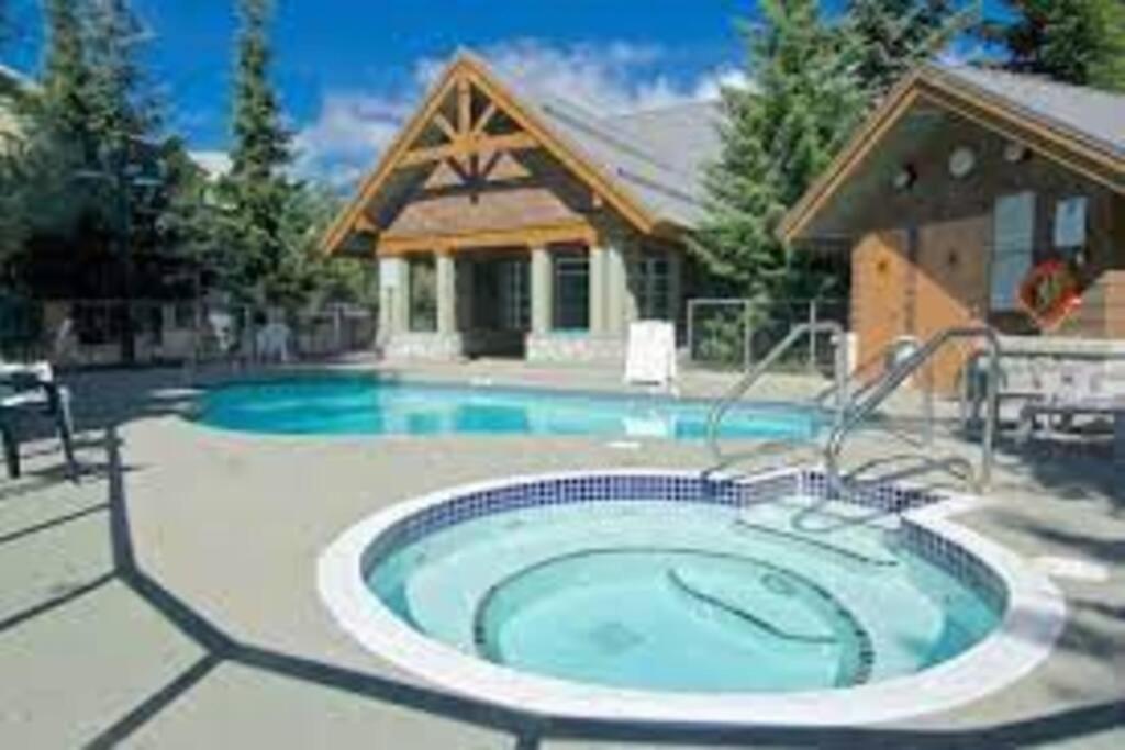 Cozy Townhouse in Whistler Village North