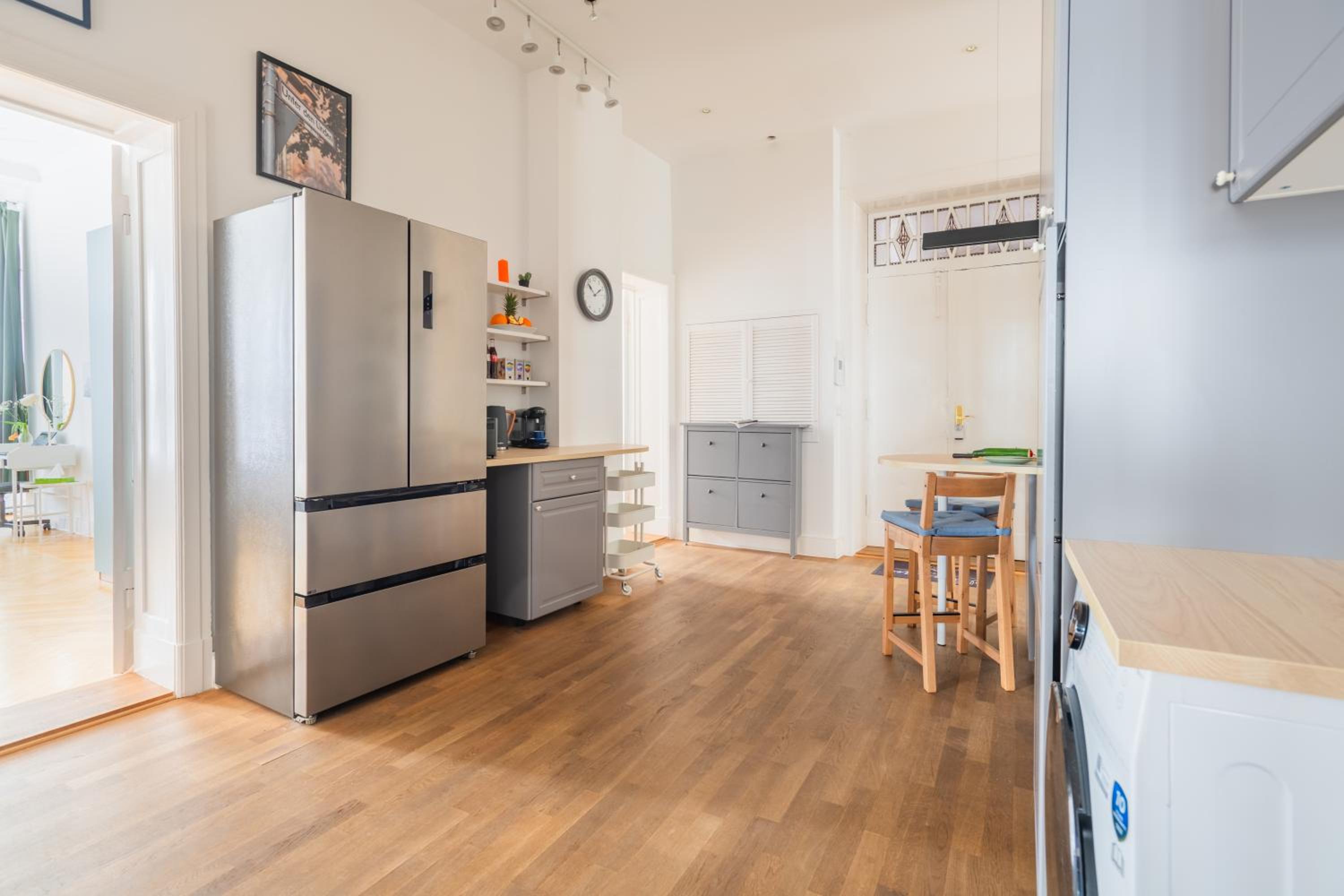 KAISER 02 by ROCKCHAIR Apartments l SUPERHOST Status l 3 Bedrooms Boxspringbeds 2 Bathrooms l Cozy Family & Business Flair 155 sqm 3 Balcony 2nd Floor Elev