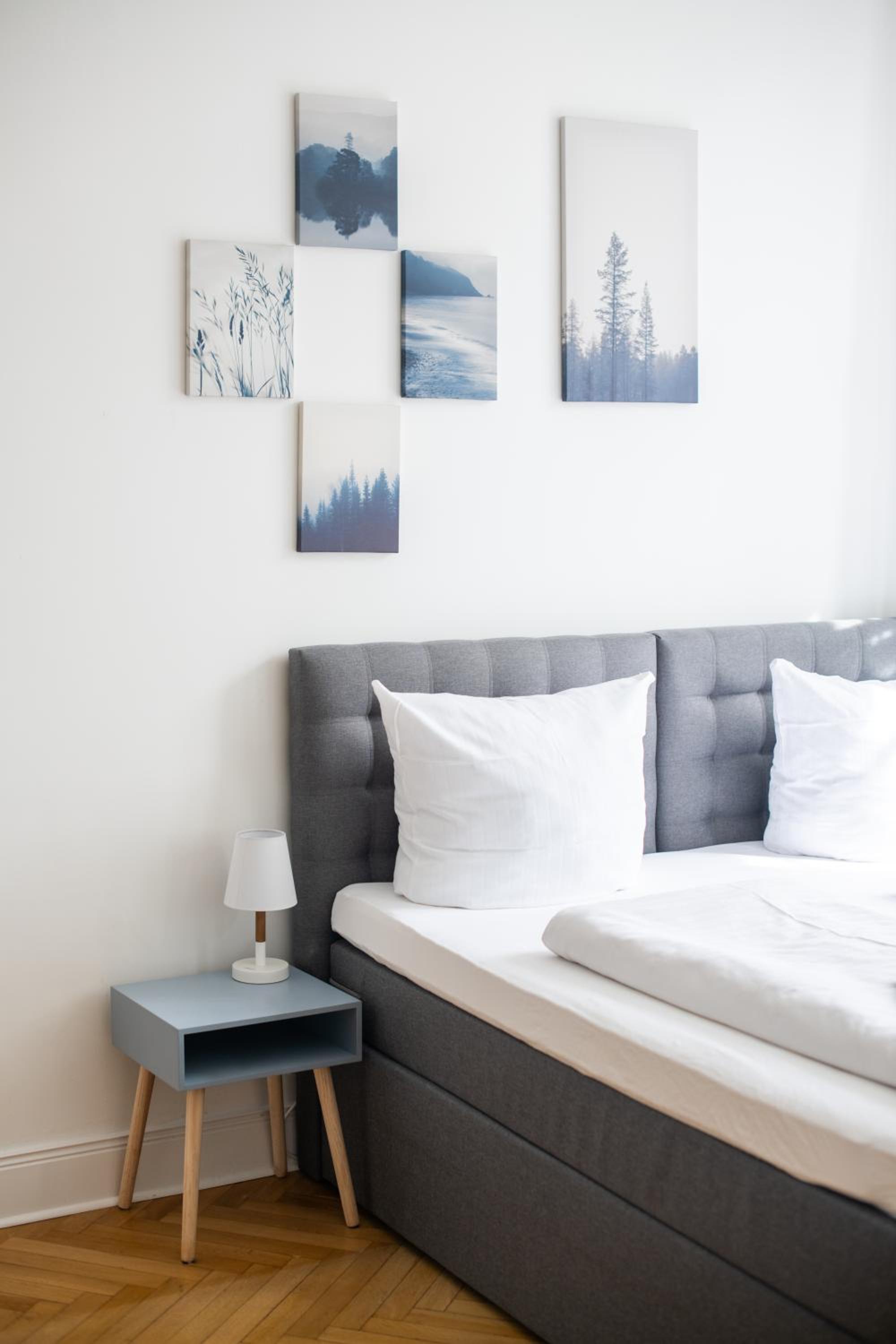 KAISER 02 by ROCKCHAIR Apartments l SUPERHOST Status l 3 Bedrooms Boxspringbeds 2 Bathrooms l Cozy Family & Business Flair 155 sqm 3 Balcony 2nd Floor Elev