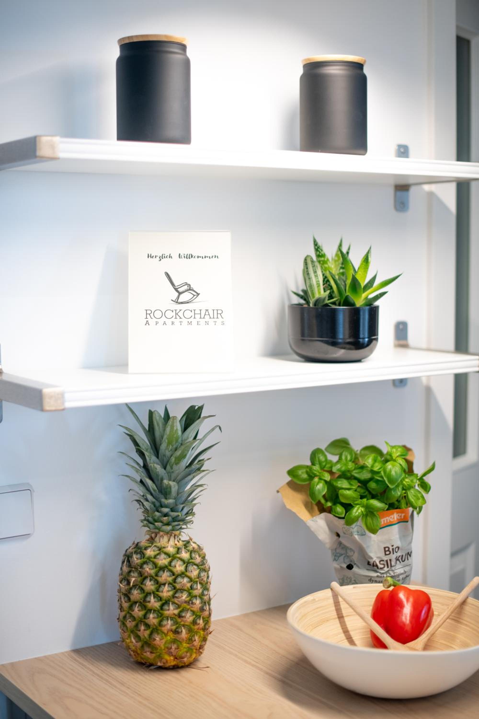 KAISER 02 by ROCKCHAIR Apartments l SUPERHOST Status l 3 Bedrooms Boxspringbeds 2 Bathrooms l Cozy Family & Business Flair 155 sqm 3 Balcony 2nd Floor Elev