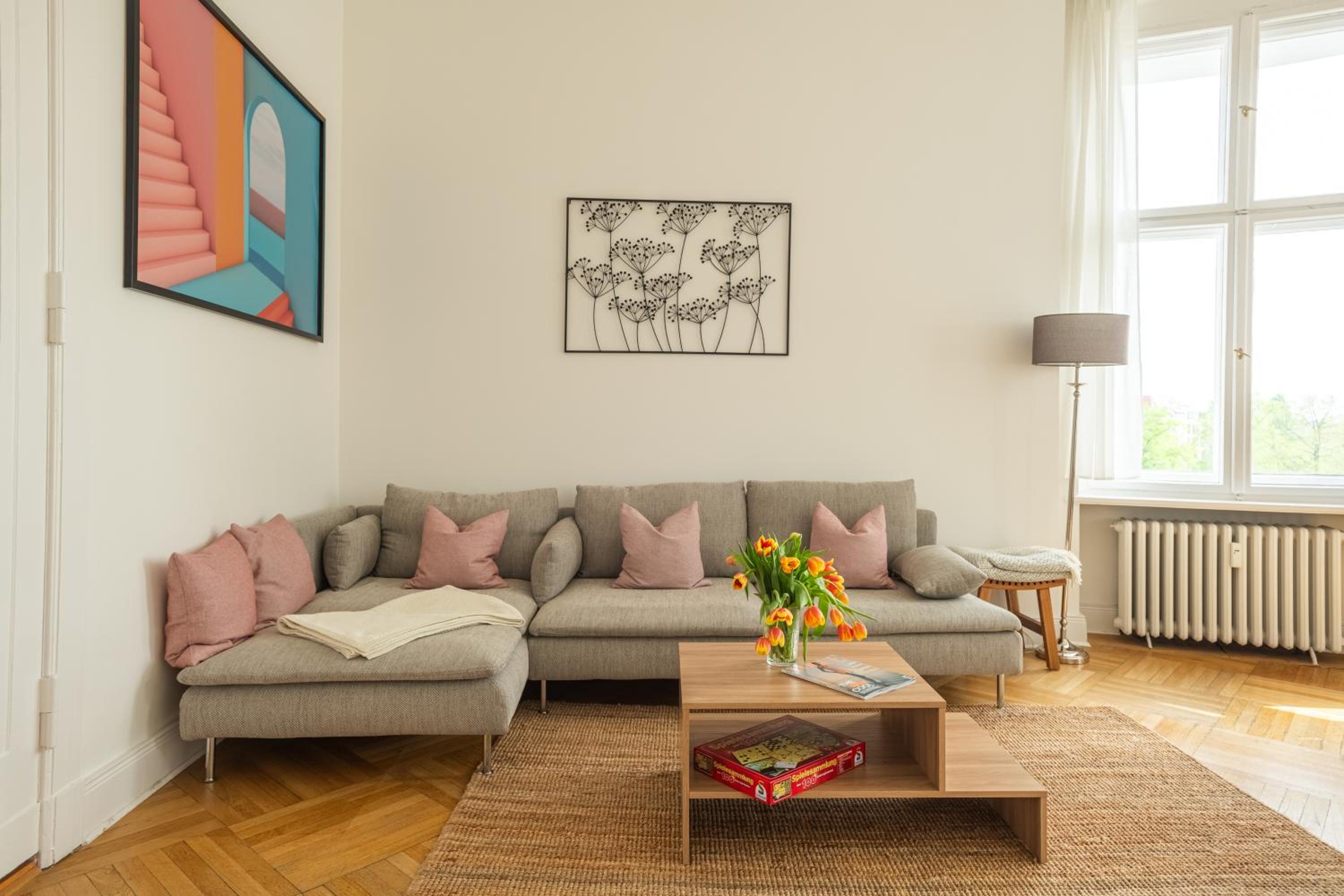 KAISER 02 by ROCKCHAIR Apartments l SUPERHOST Status l 3 Bedrooms Boxspringbeds 2 Bathrooms l Cozy Family & Business Flair 155 sqm 3 Balcony 2nd Floor Elev