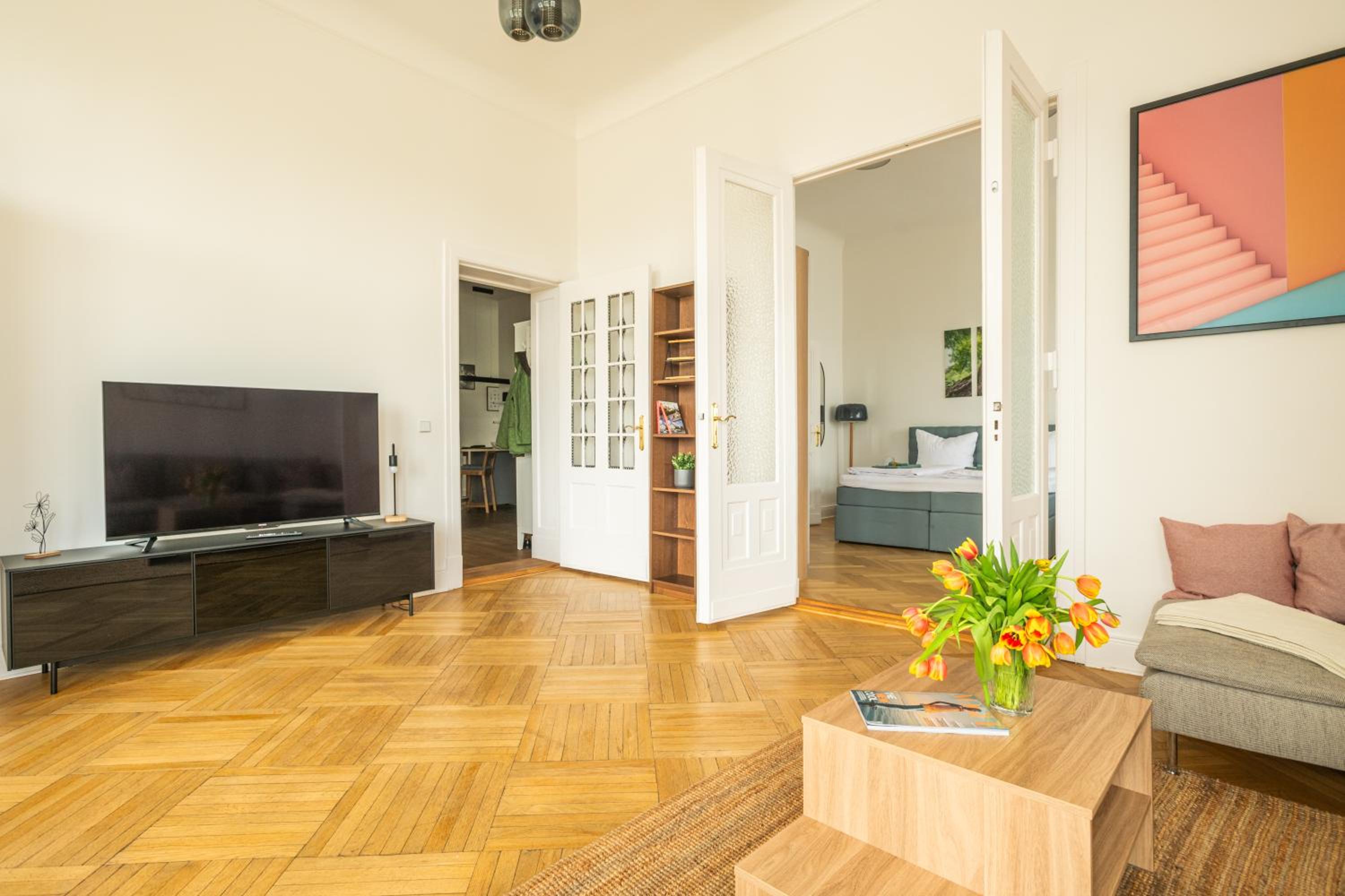 KAISER 02 by ROCKCHAIR Apartments l SUPERHOST Status l 3 Bedrooms Boxspringbeds 2 Bathrooms l Cozy Family & Business Flair 155 sqm 3 Balcony 2nd Floor Elev