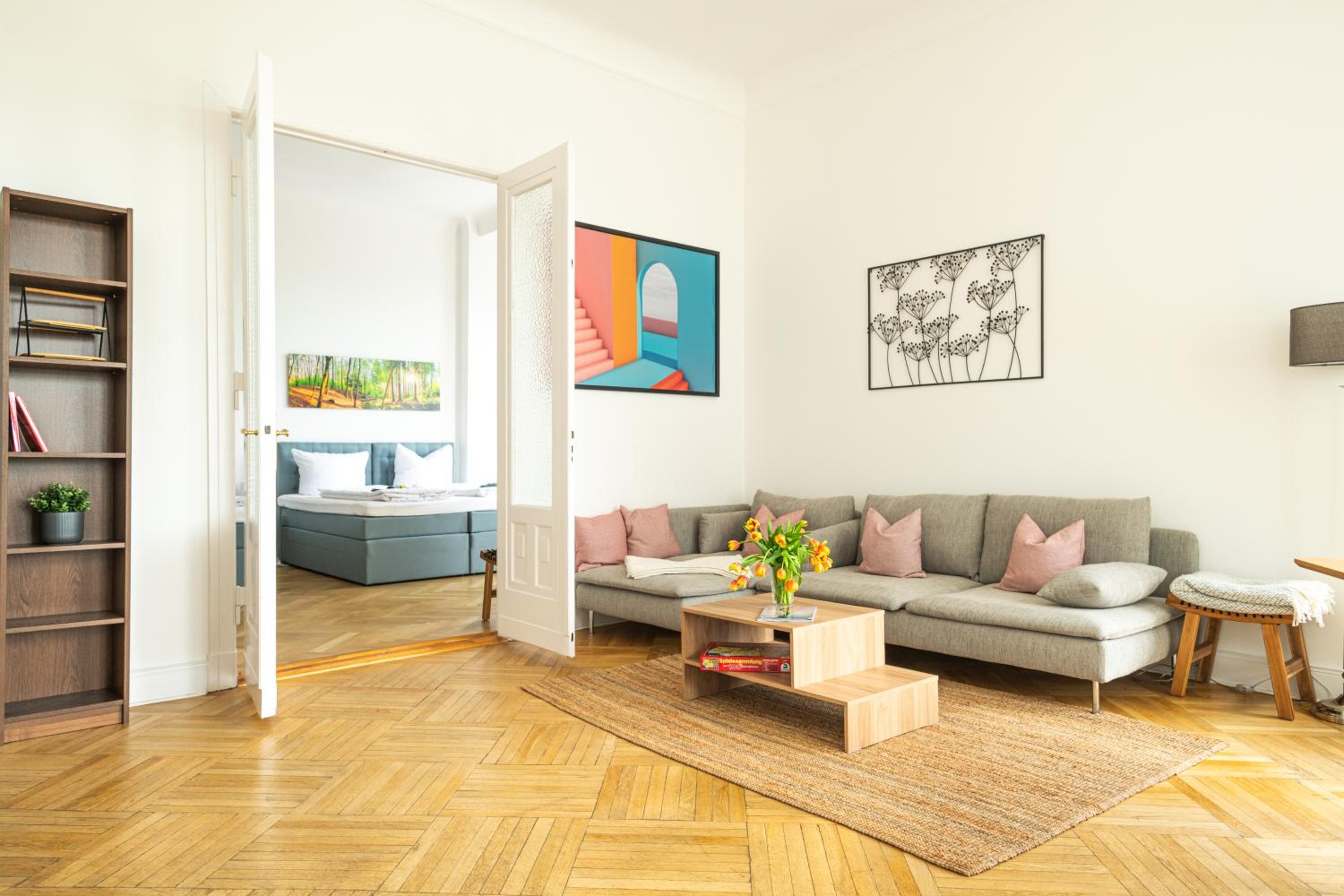 KAISER 02 by ROCKCHAIR Apartments l SUPERHOST Status l 3 Bedrooms Boxspringbeds 2 Bathrooms l Cozy Family & Business Flair 155 sqm 3 Balcony 2nd Floor Elev