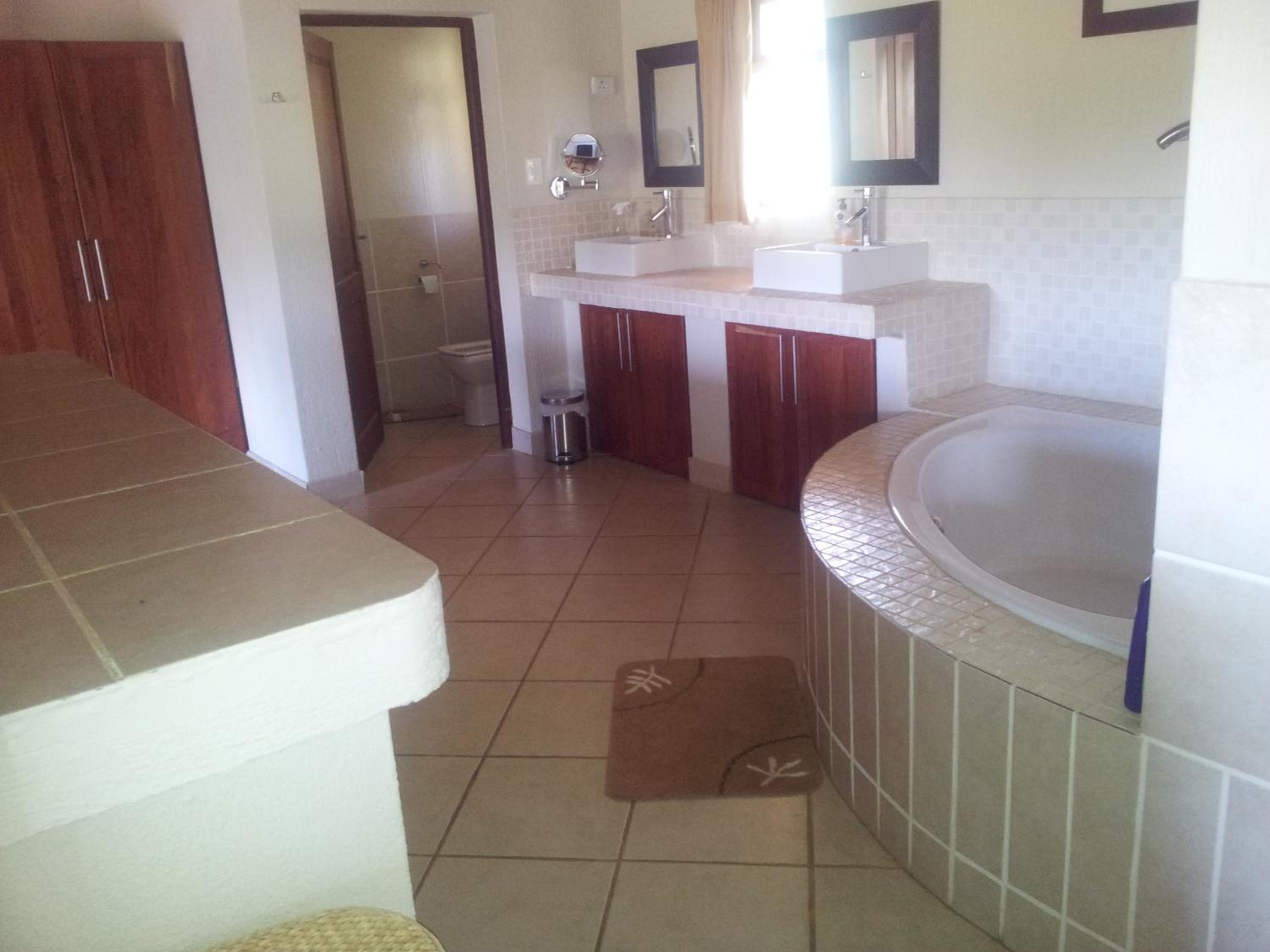 Own Pool - Ample Space - Beautiful Views