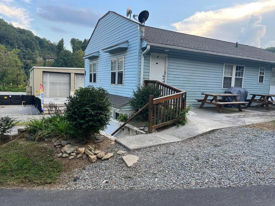 Hotel The Fishing Hole - Newly renovated Suite apt 4 - Image 1