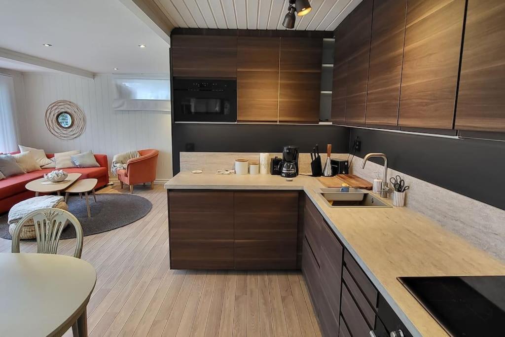 Lovely house by the sea close to Marstrand view 2