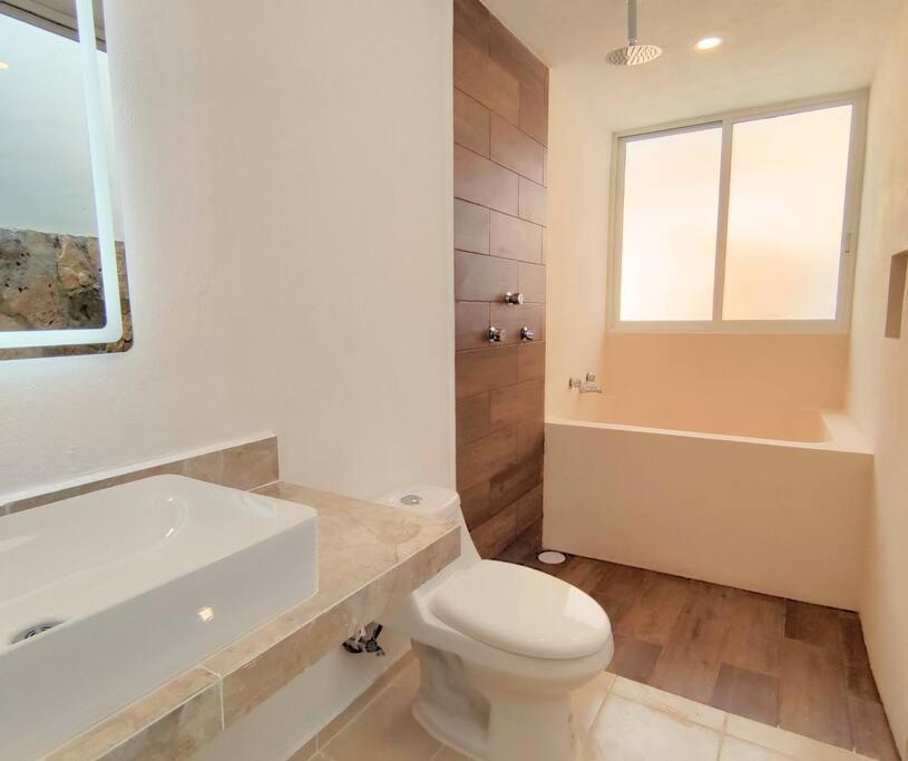 Casa Colibri Central Villa with Private Pool and Tub Merida view 4