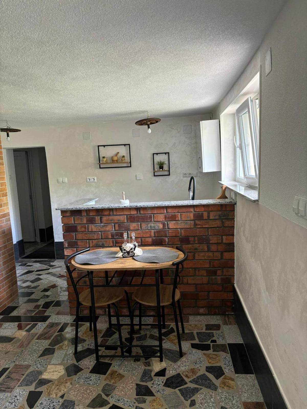 Studio Apartman Azra