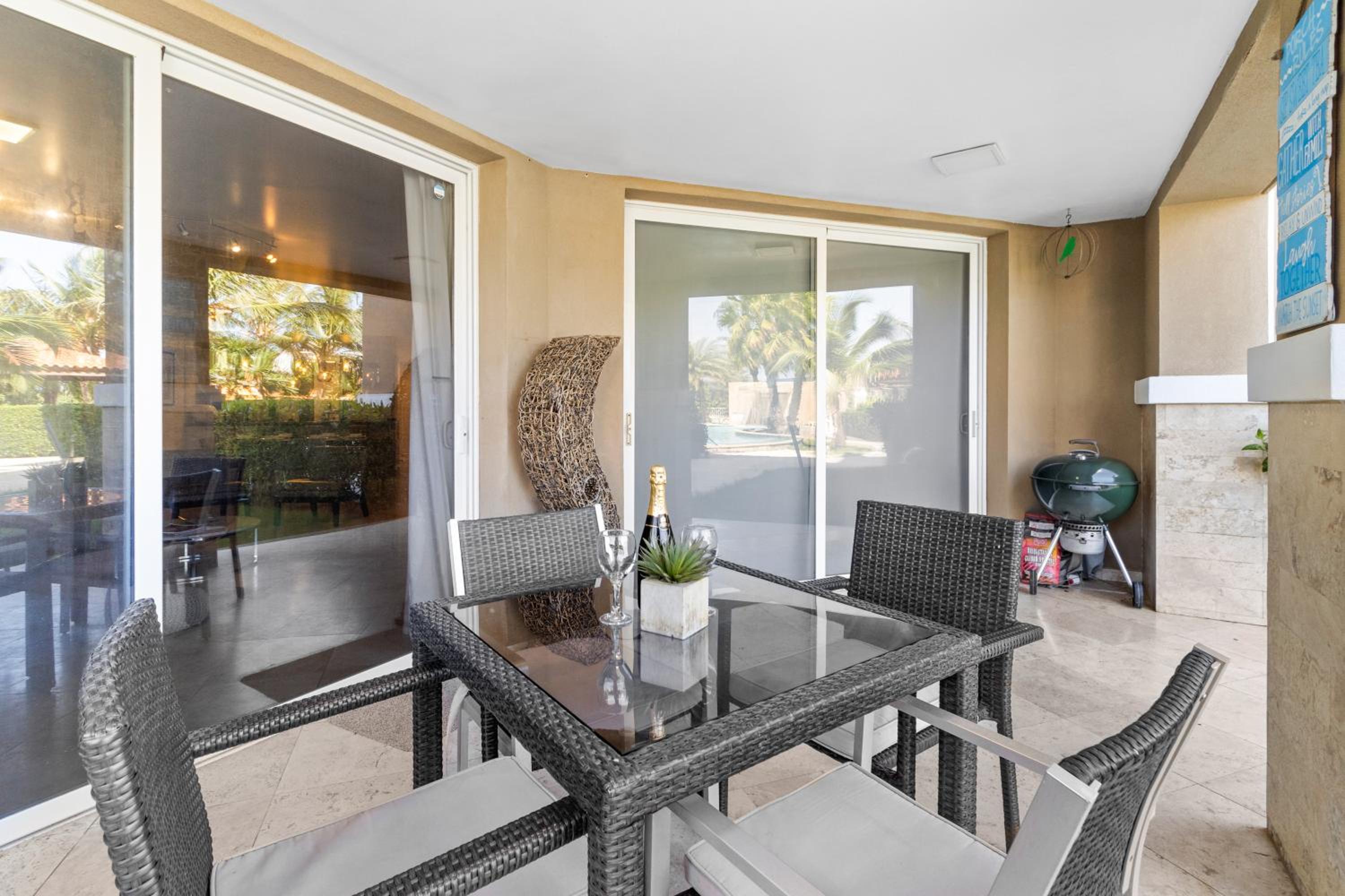 Beautiful Vibes Sun Kiss Serenity your Stylish Apt Just Steps from Eagle Beach