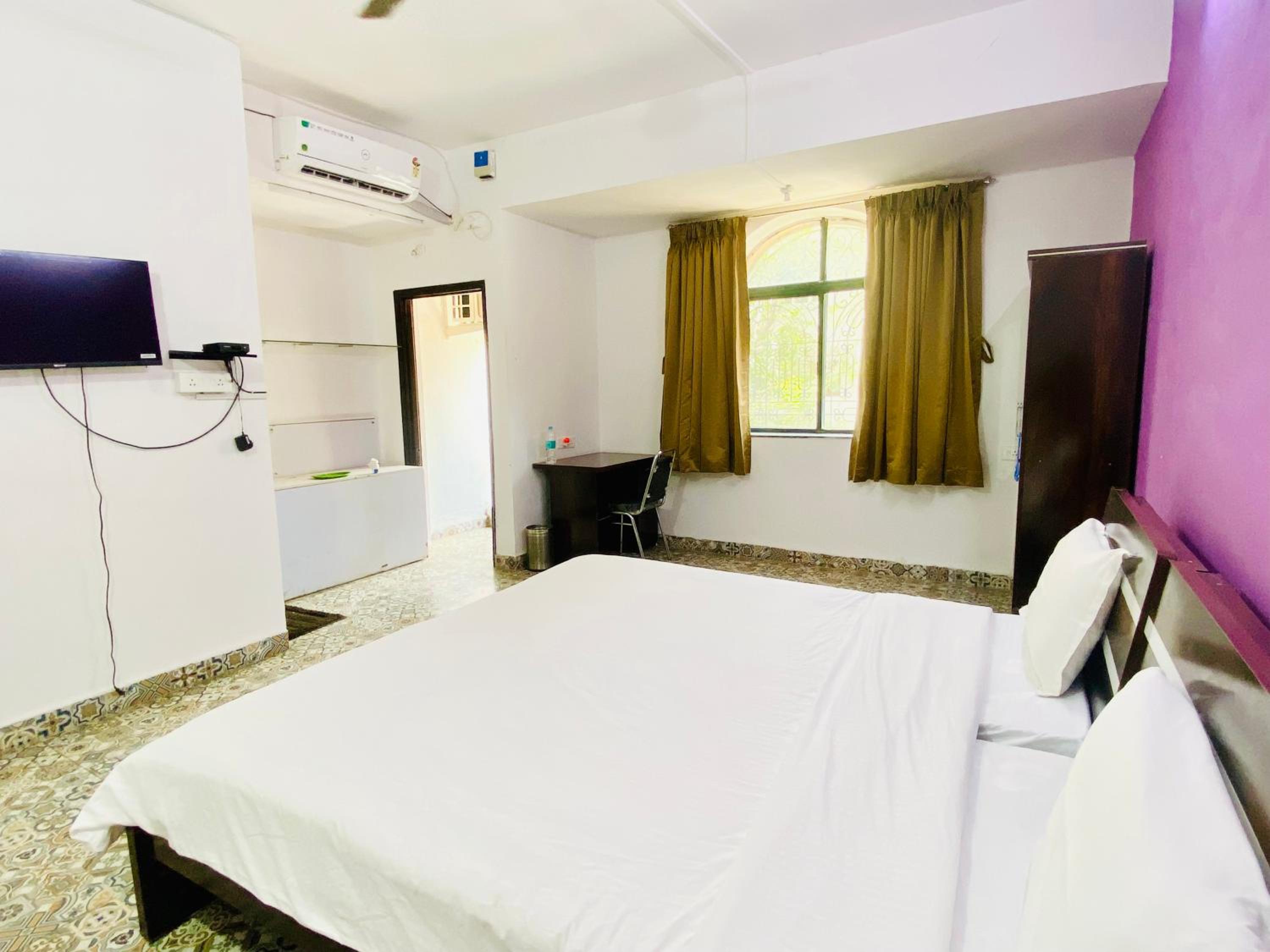 Separate 2 AC Rooms Kalyani Nagar Near Pune Airport Osho Garden WTC view 5