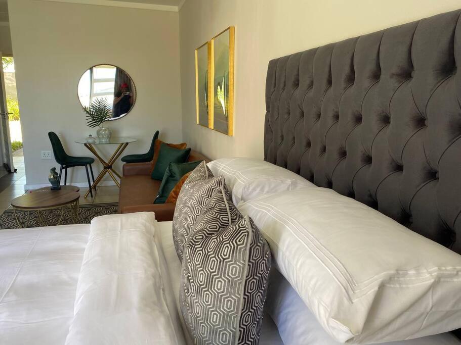 Cozy Apartment - Amazing views of Steyn City view 4