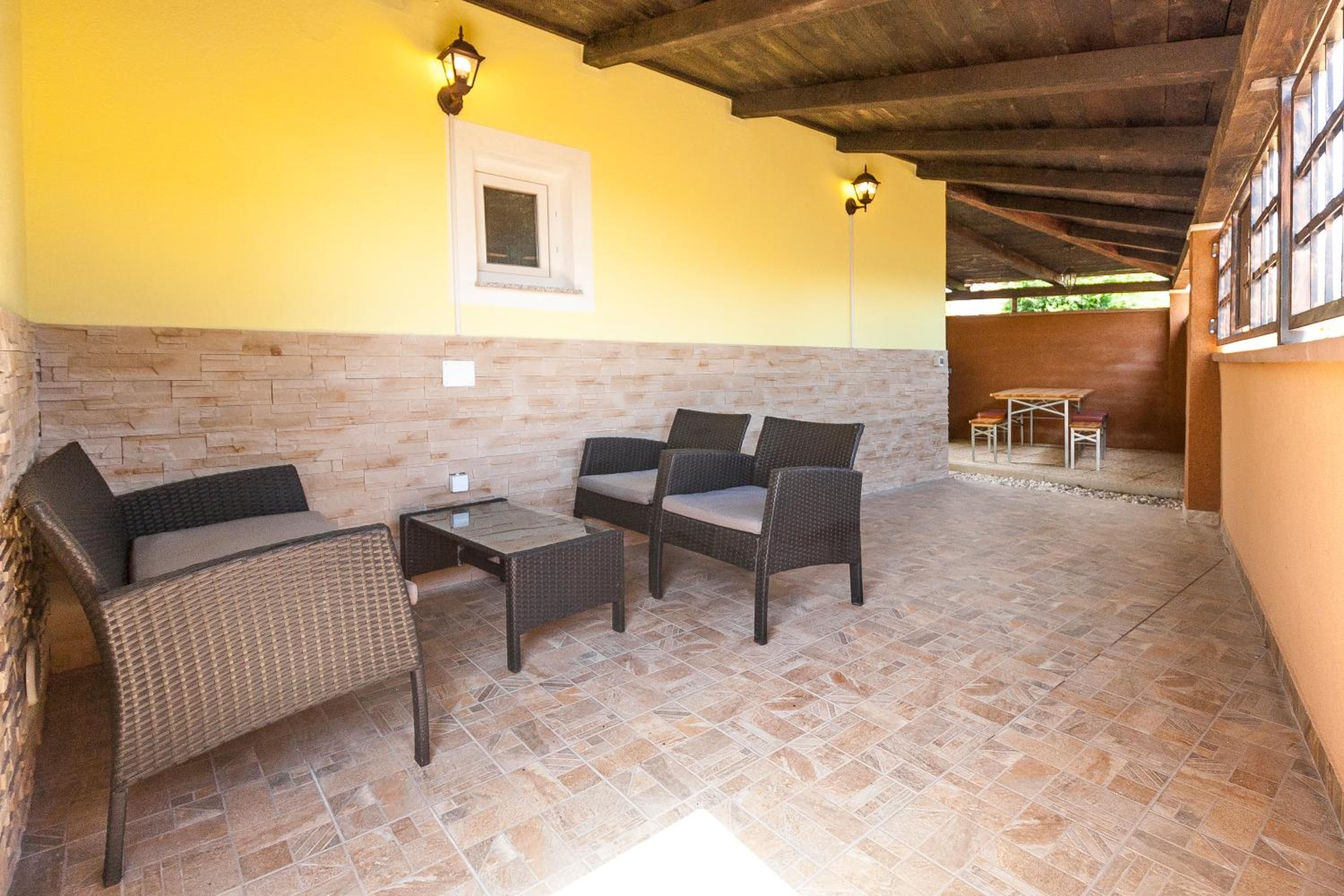 Industrial style studio house Eni, with Parking, BBQ, AC in Marčana, Ferienwohnung view 5