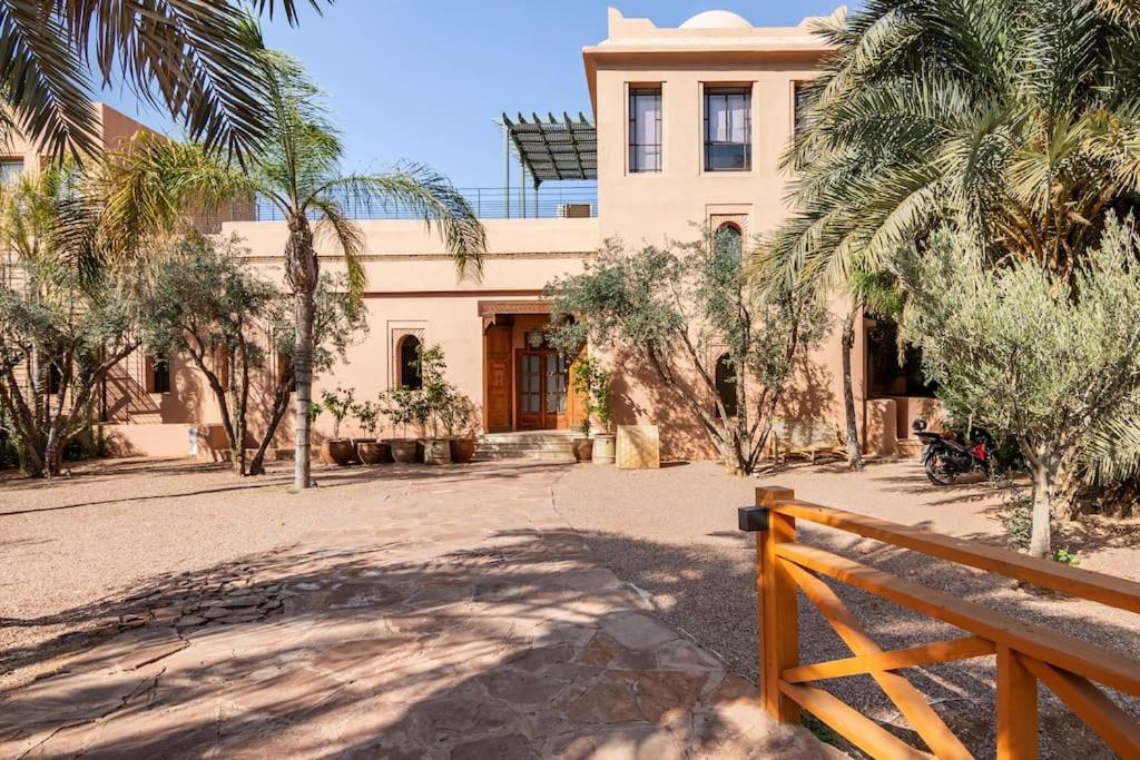 Hotel Villa May sur le Golf de la Palmeraie with Cooker and Butler included - Image 1