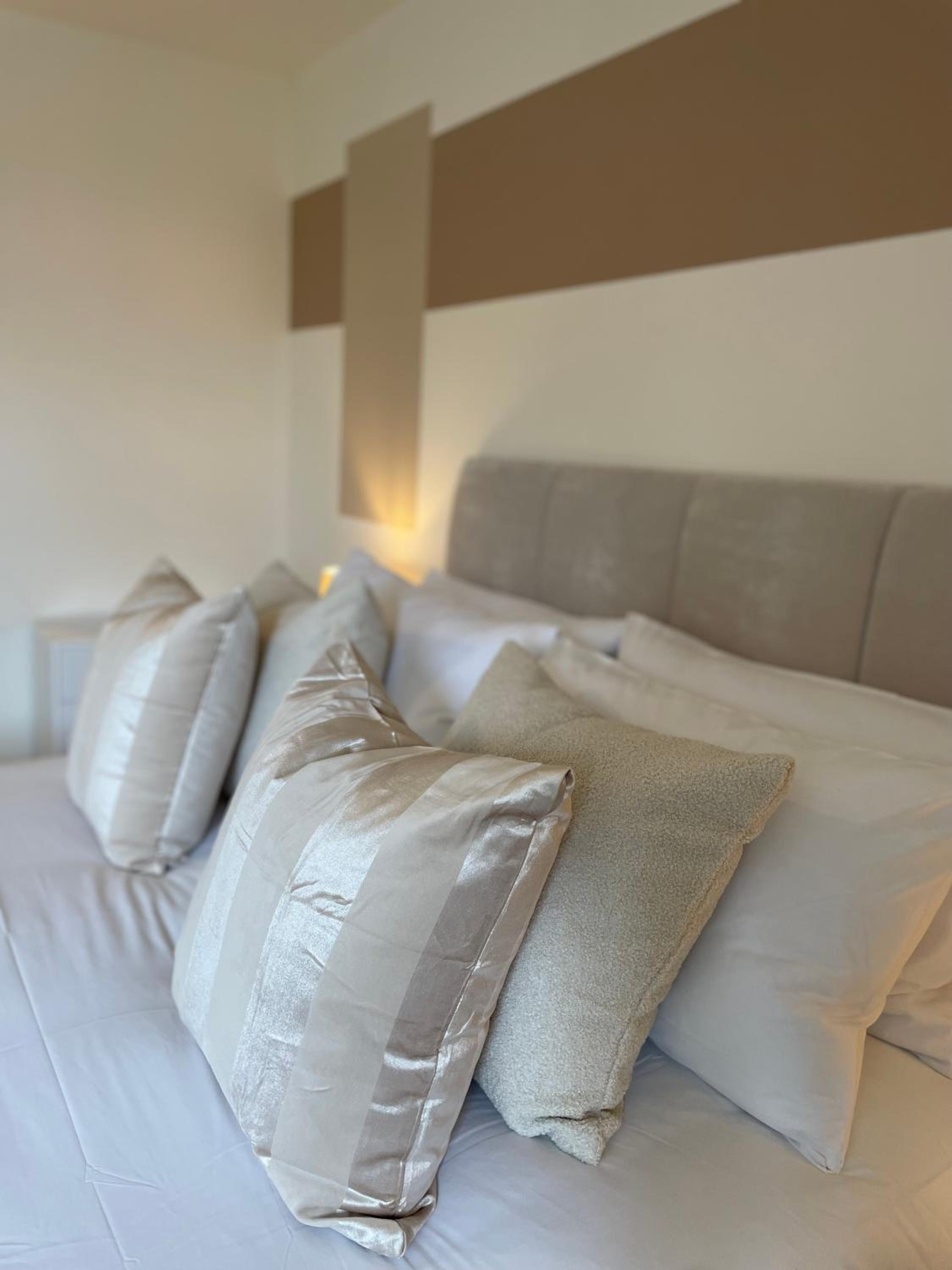 3-Bedroom Luxury Stay With FREE Parking, photo 9