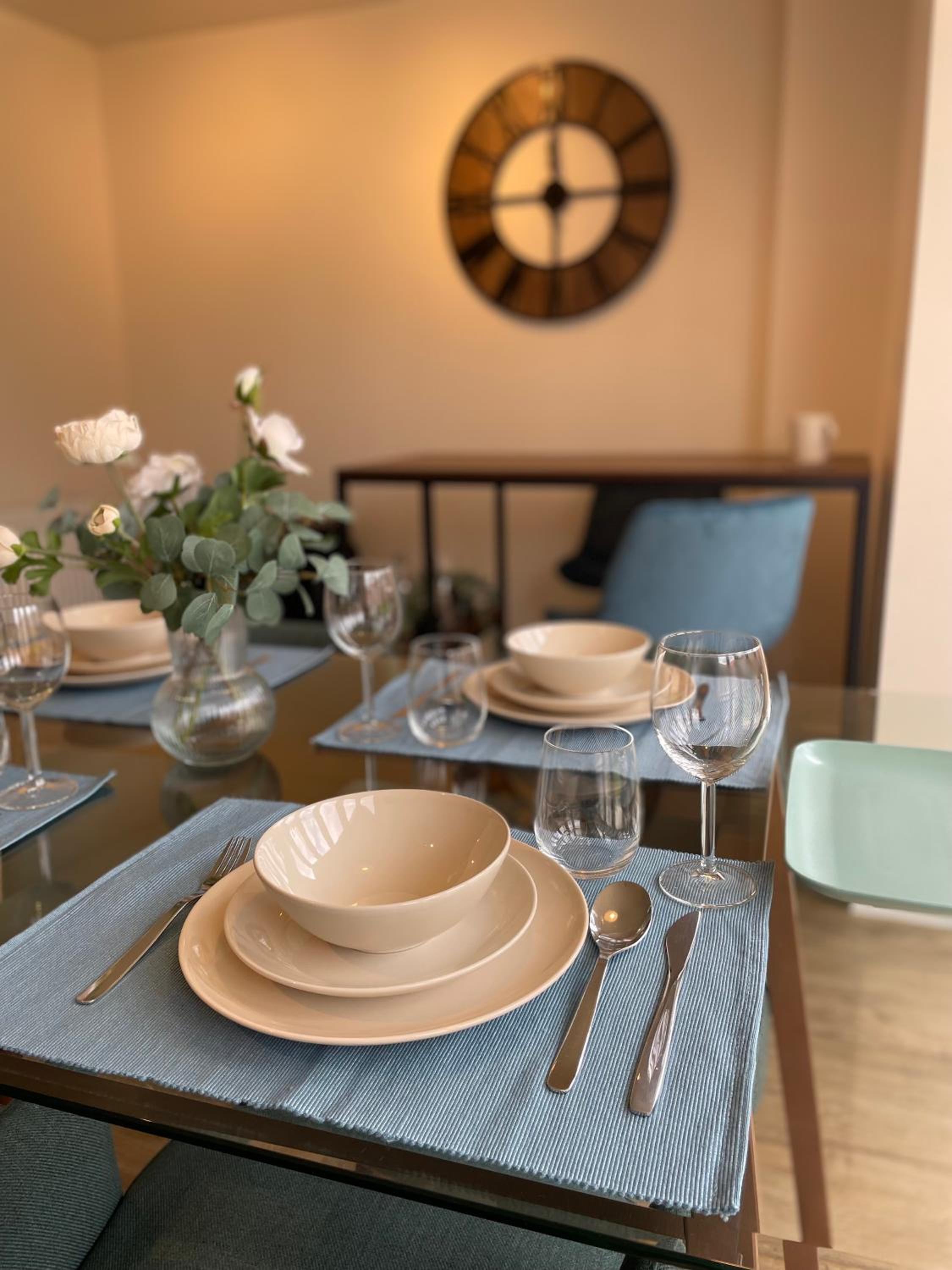3-Bedroom Luxury Stay With FREE Parking