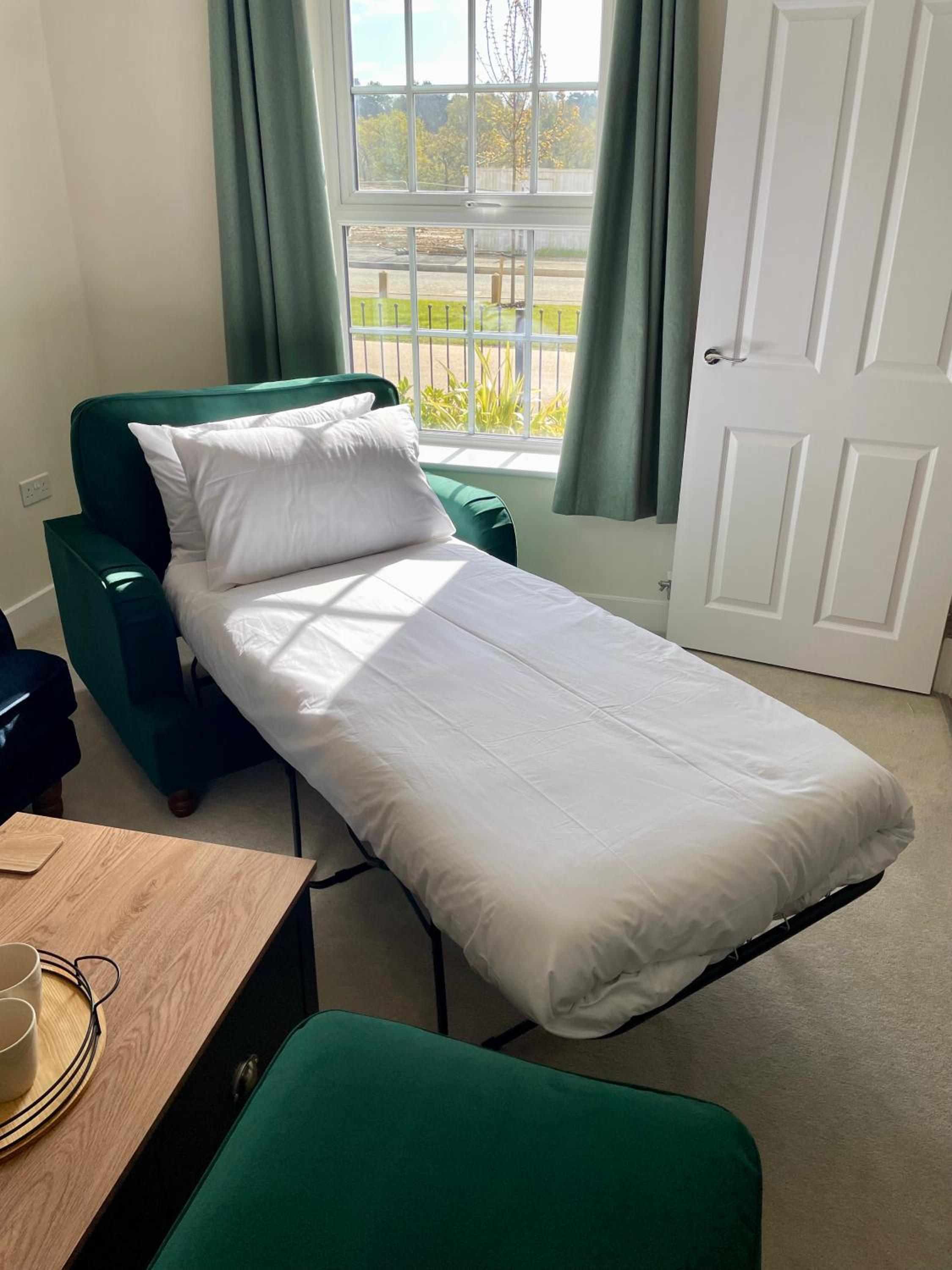 3-Bedroom Luxury Stay With FREE Parking, photo 13