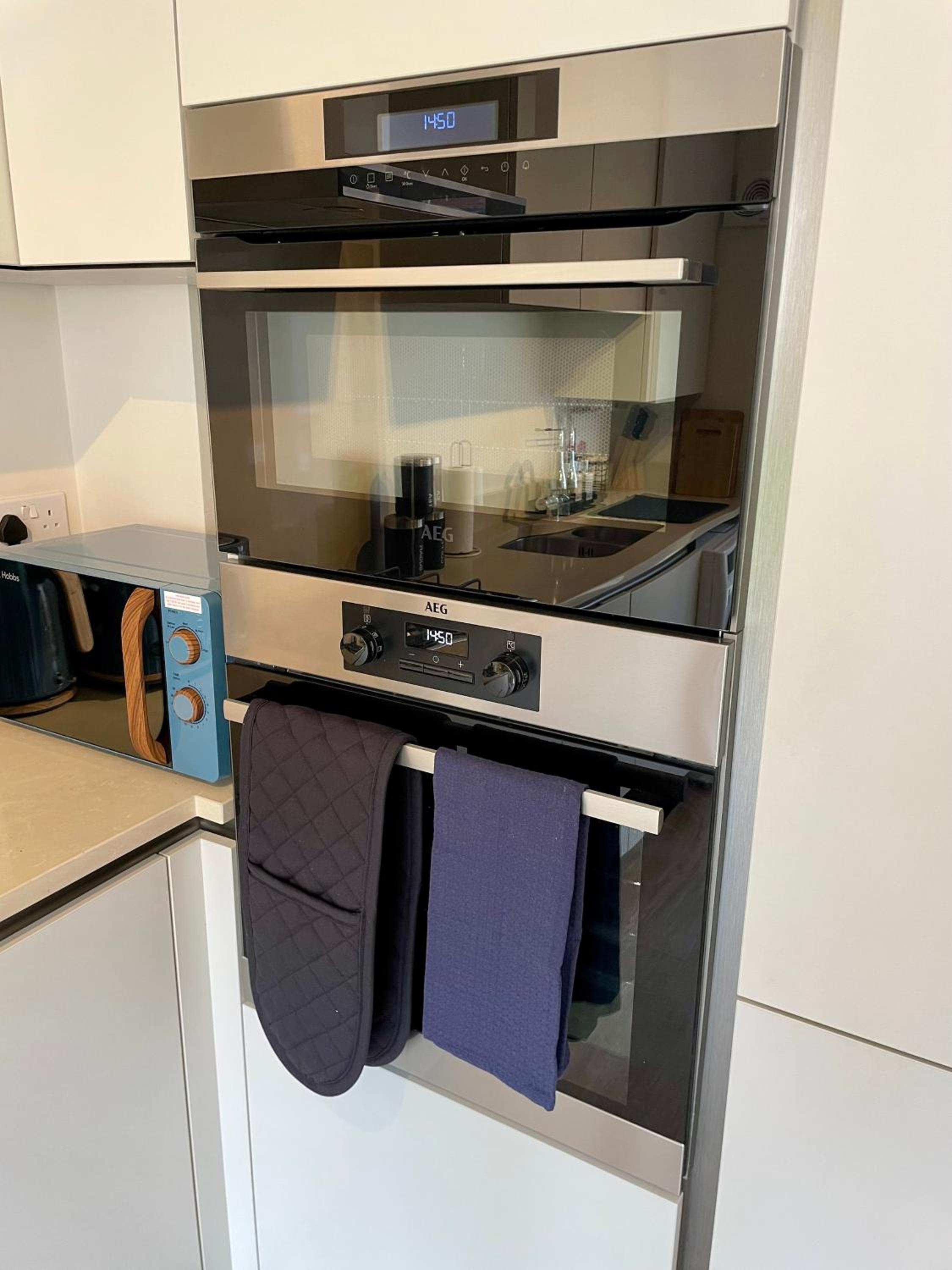 3-Bedroom Luxury Stay With FREE Parking, photo 22