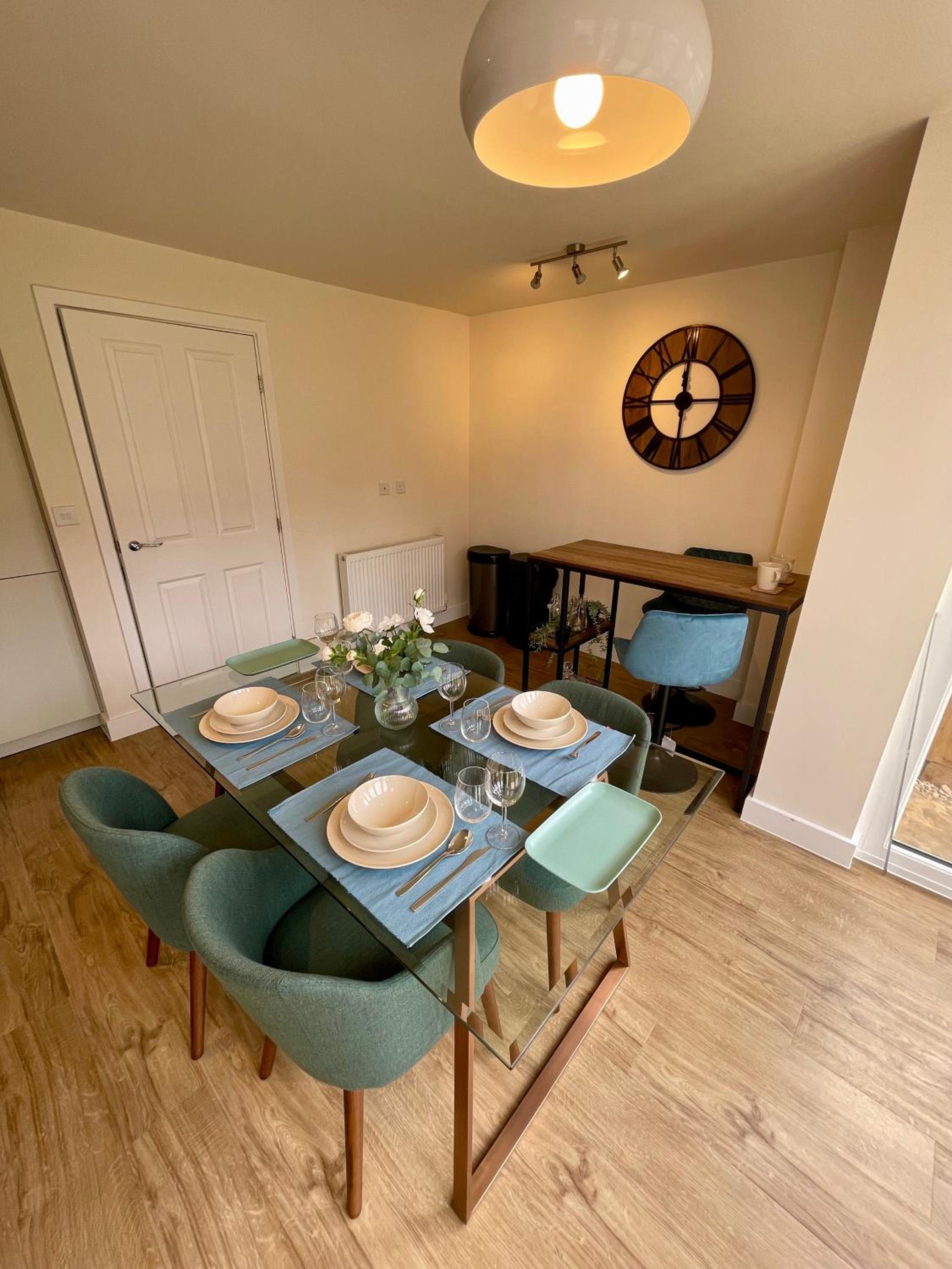 3-Bedroom Luxury Stay With FREE Parking
