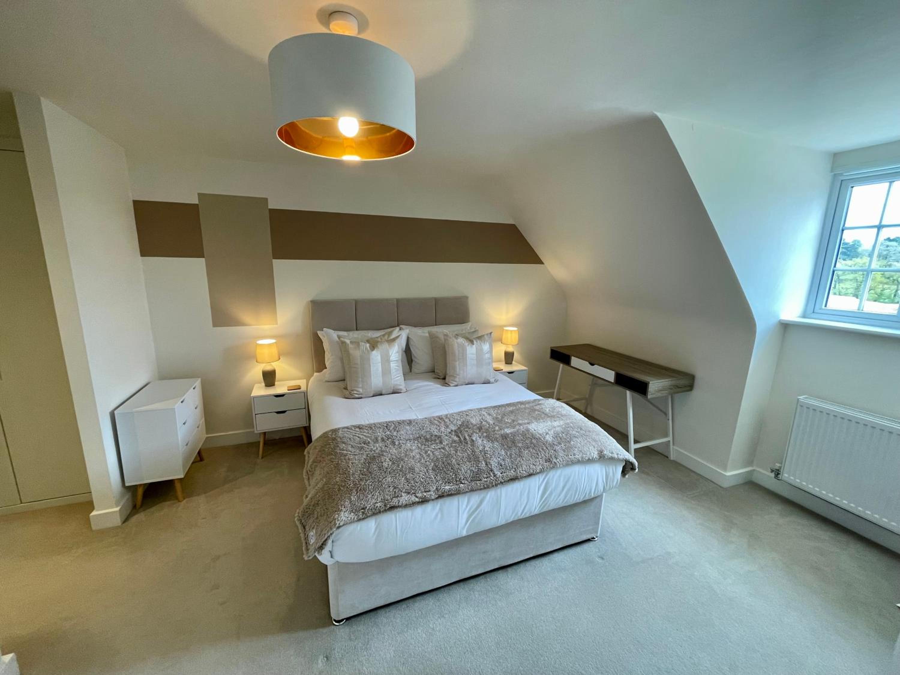 3-Bedroom Luxury Stay With FREE Parking