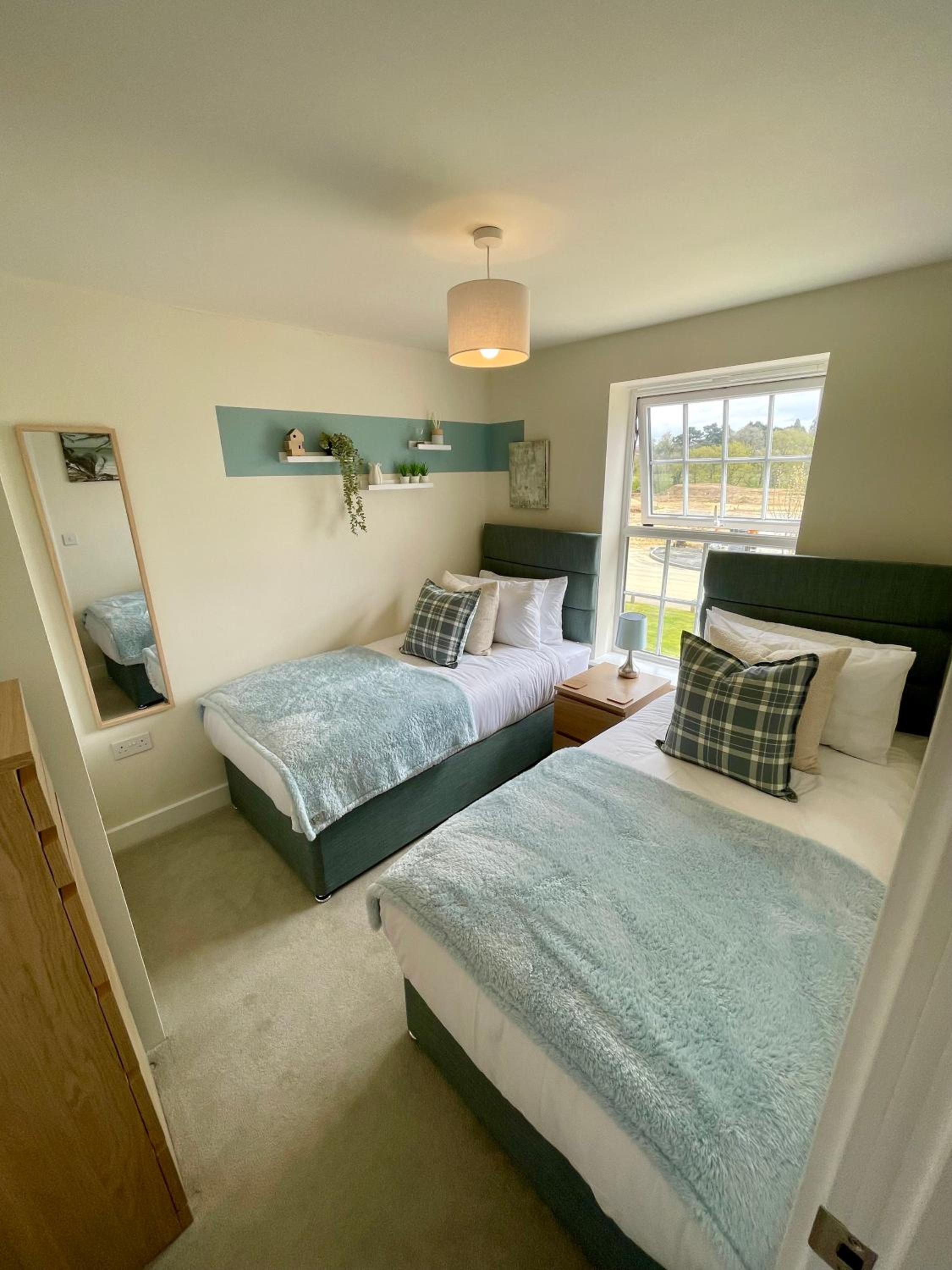 3-Bedroom Luxury Stay With FREE Parking