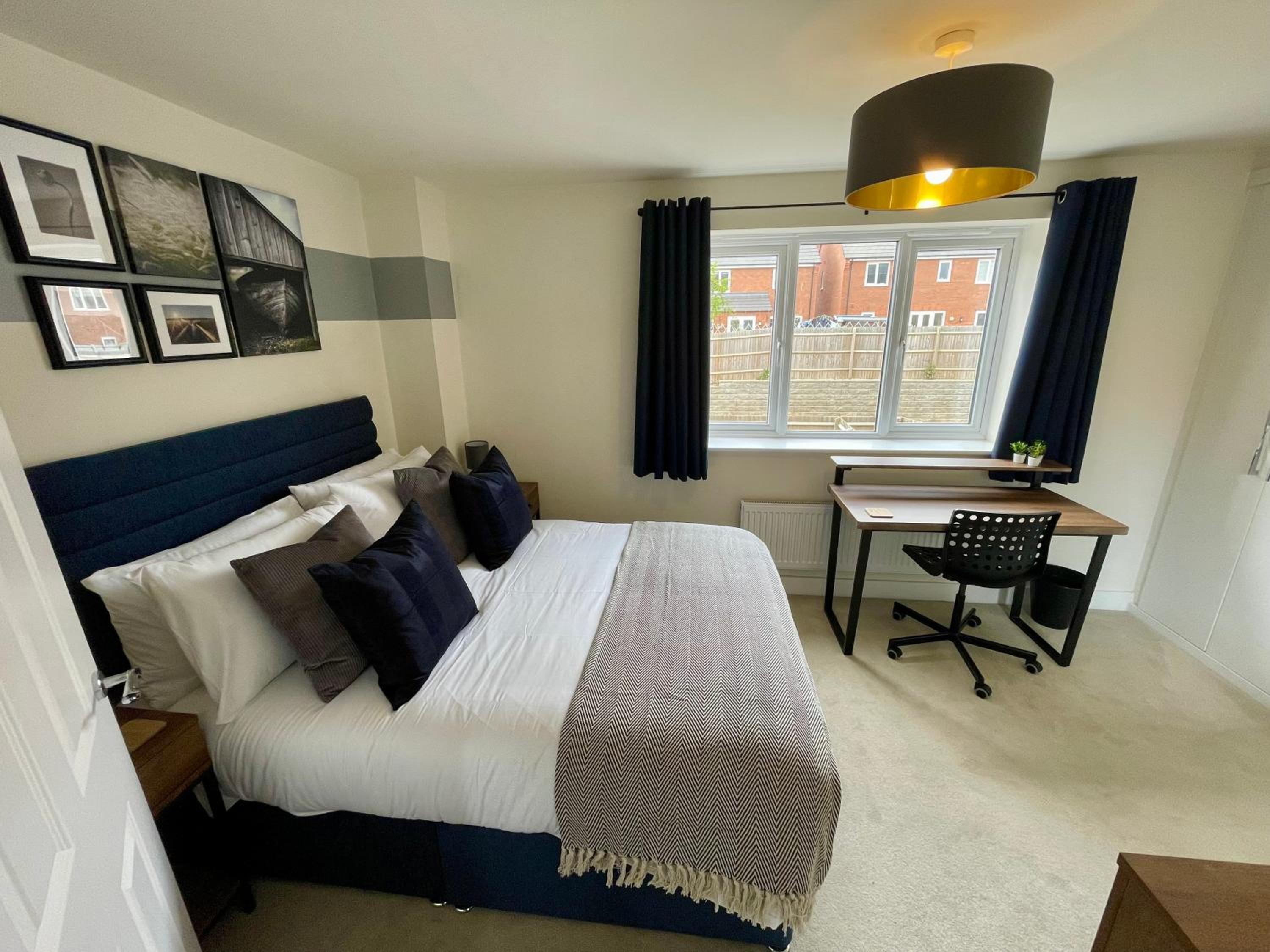 3-Bedroom Luxury Stay With FREE Parking