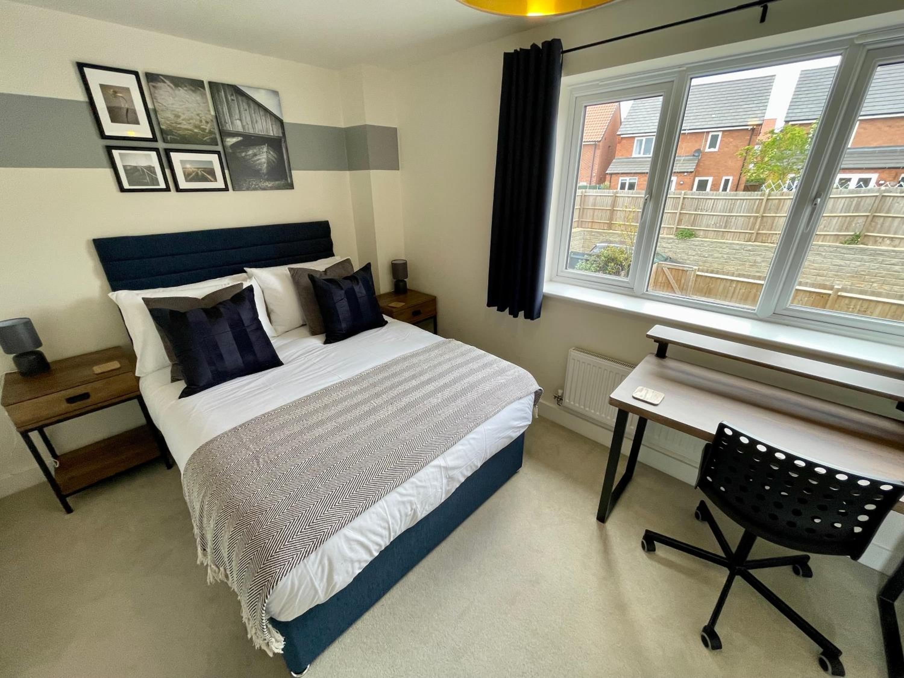3-Bedroom Luxury Stay With FREE Parking