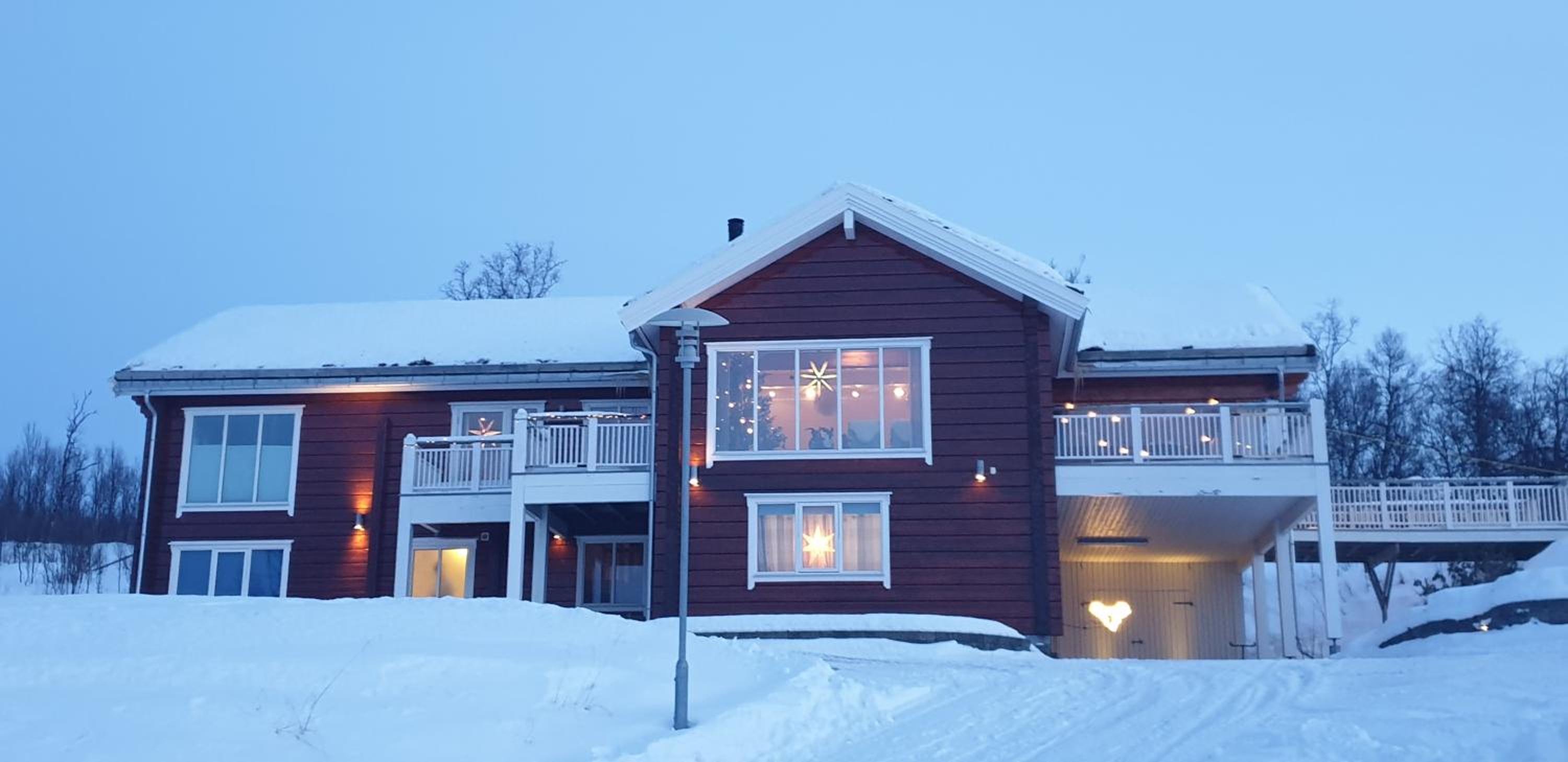 Timber house in Lyngen view 2