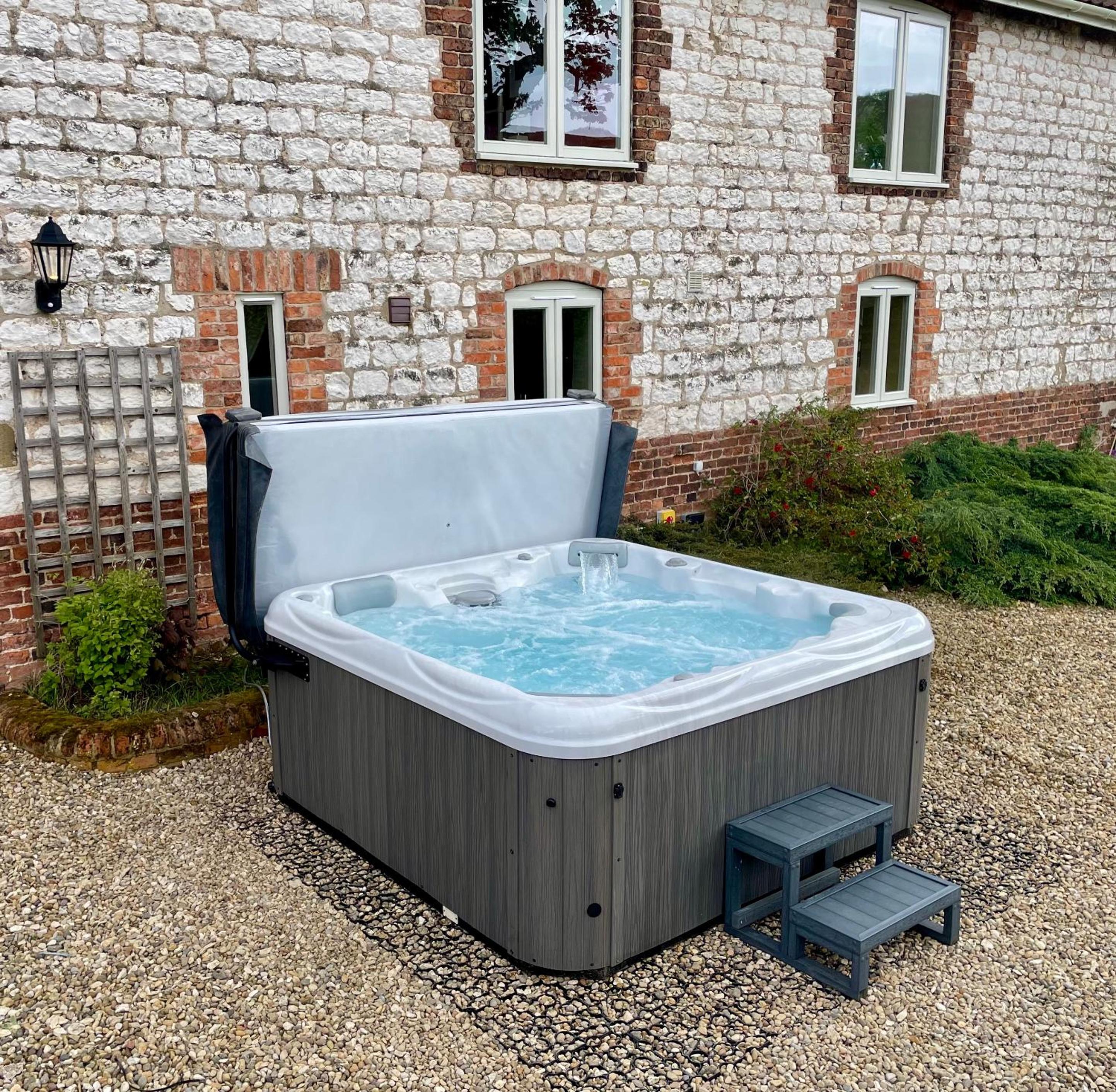 Country Retreat, hot tub, games room, dog friendly