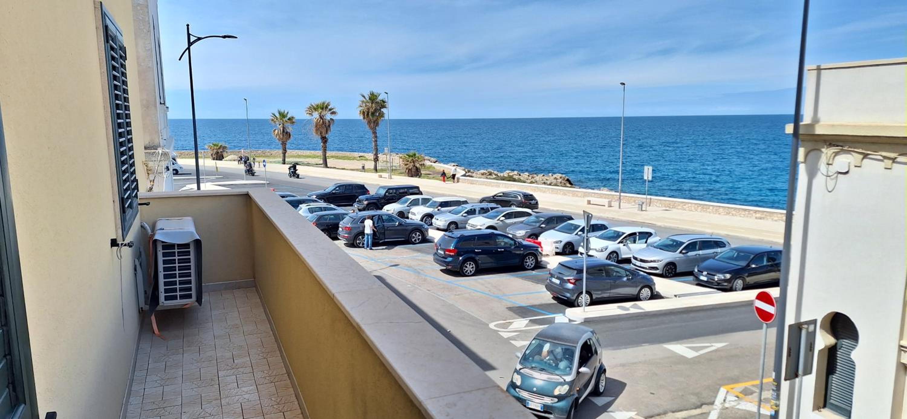 Vista scogliera e spiaggia view 3