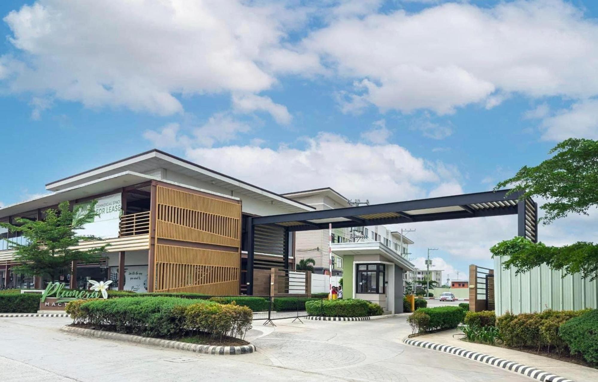 Near Mactan Airport, Comfortable & Quiet, Relaxing Pool
