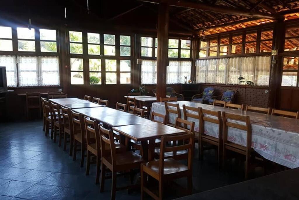 Casa de campo com salão de festas e piscina