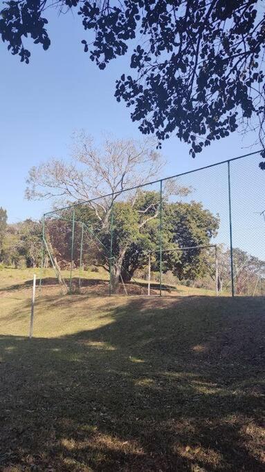 Casa de campo com salão de festas e piscina