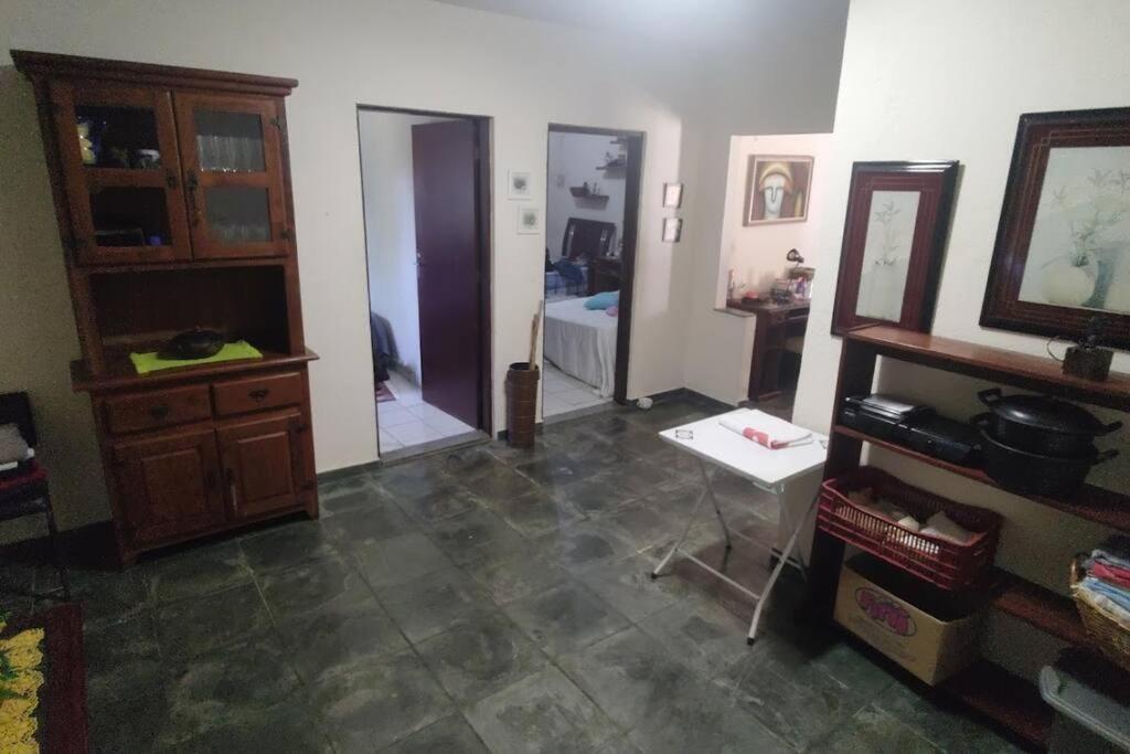 Casa de campo com salão de festas e piscina