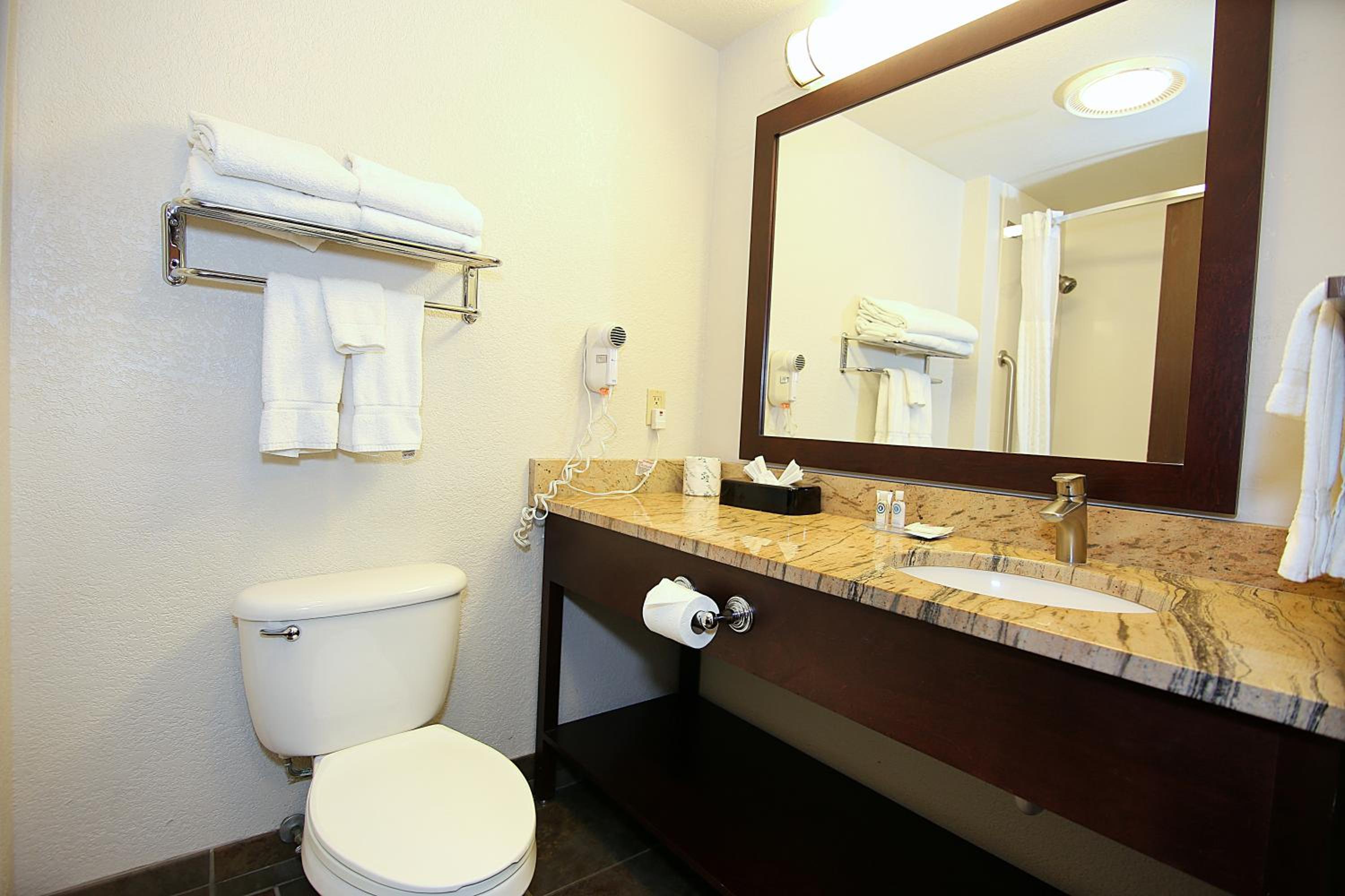 Ashland Vacations - Comfort Inn Suites Ashland - Property Image 3