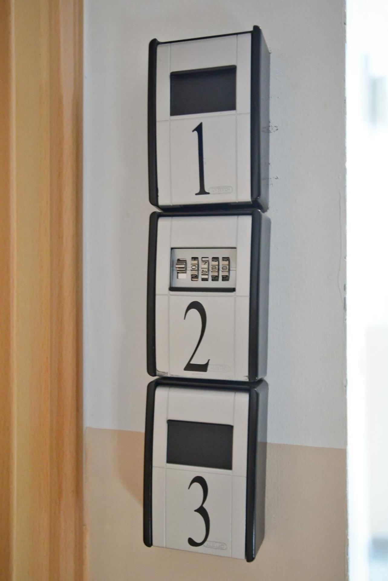 Zoilo Rooms self check-in