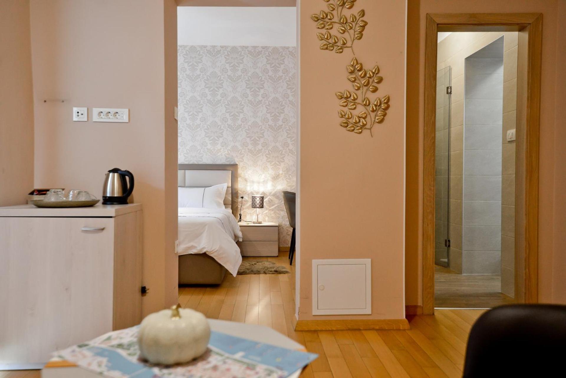 Zoilo Rooms self check-in