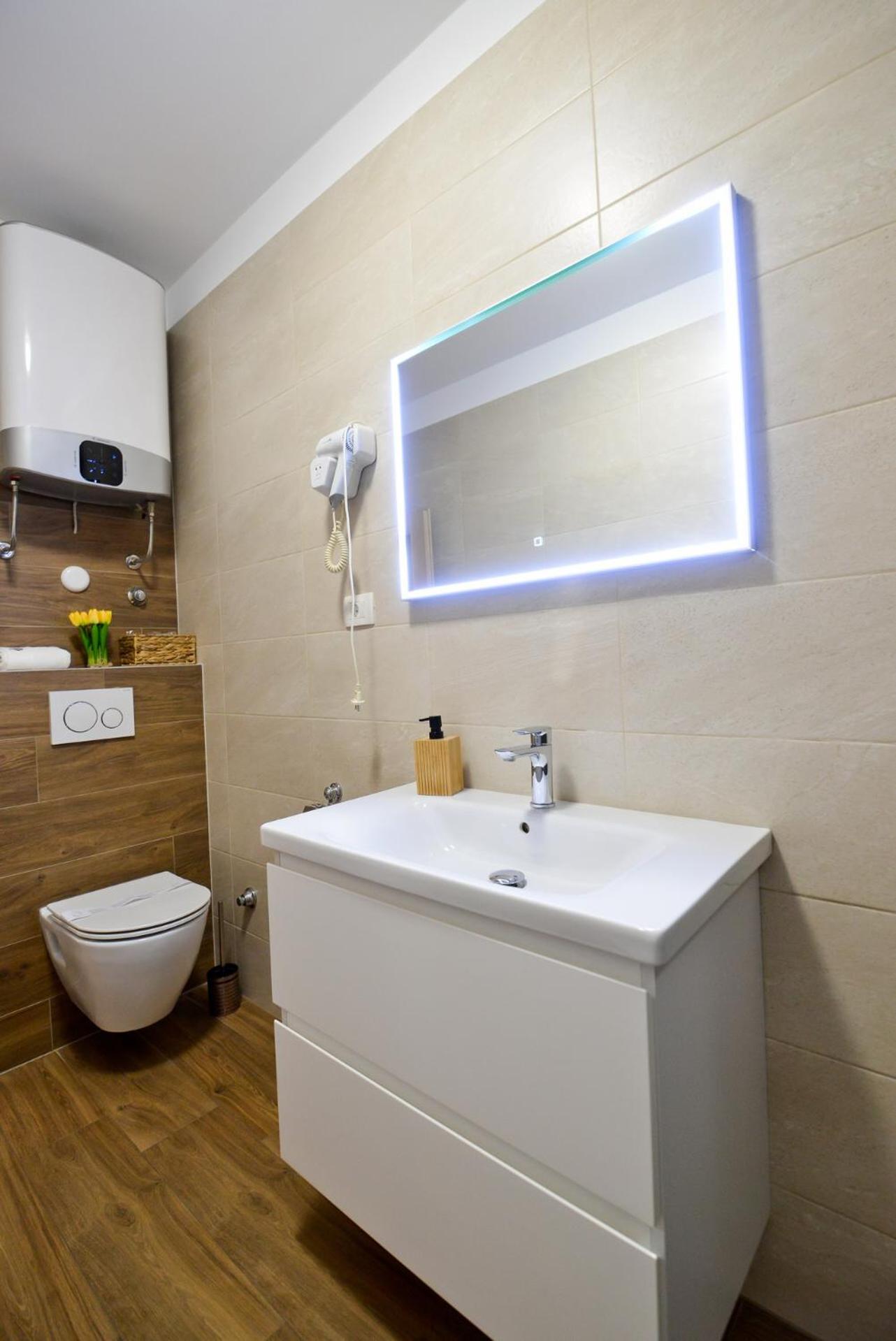 Zoilo Rooms self check-in