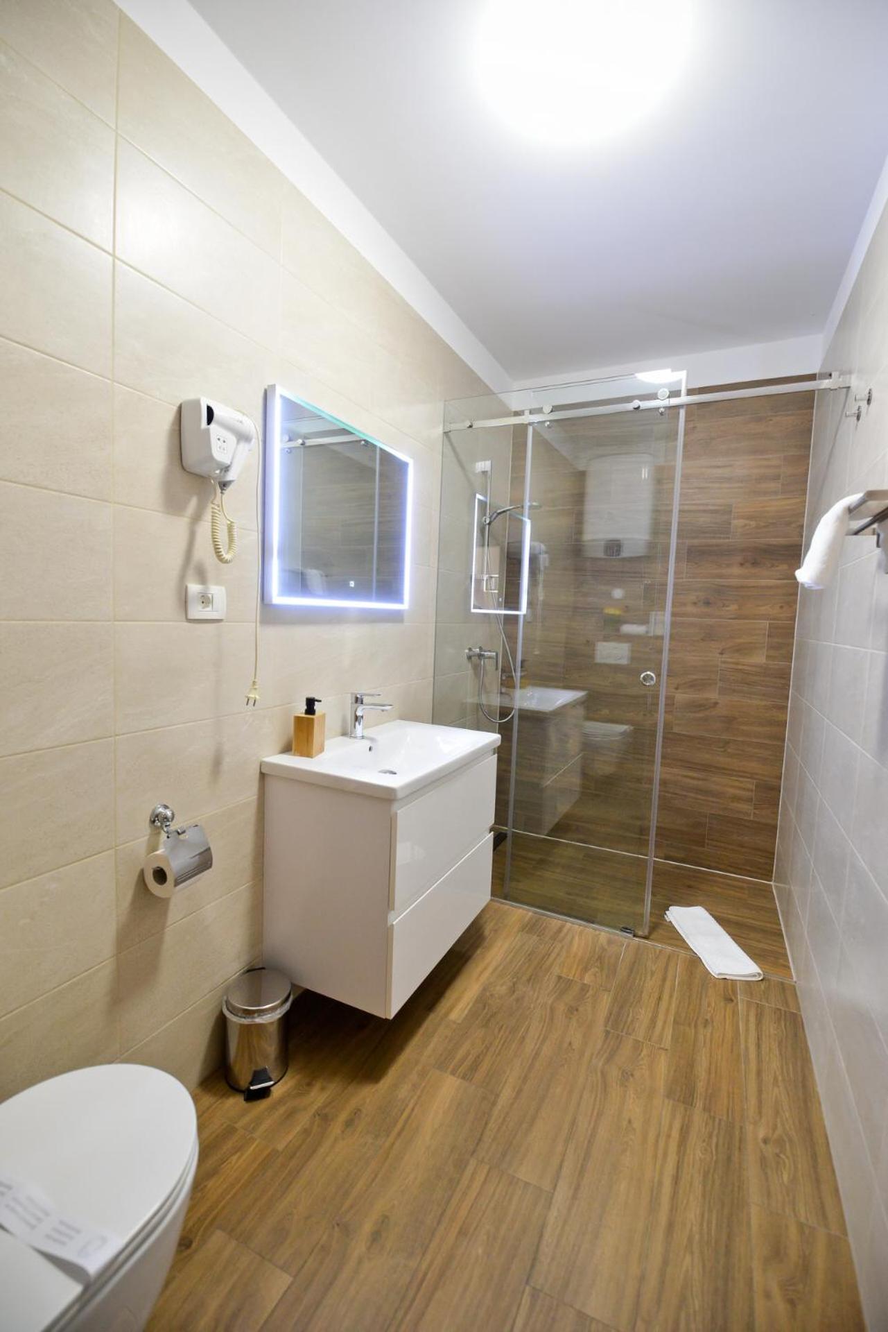 Zoilo Rooms self check-in