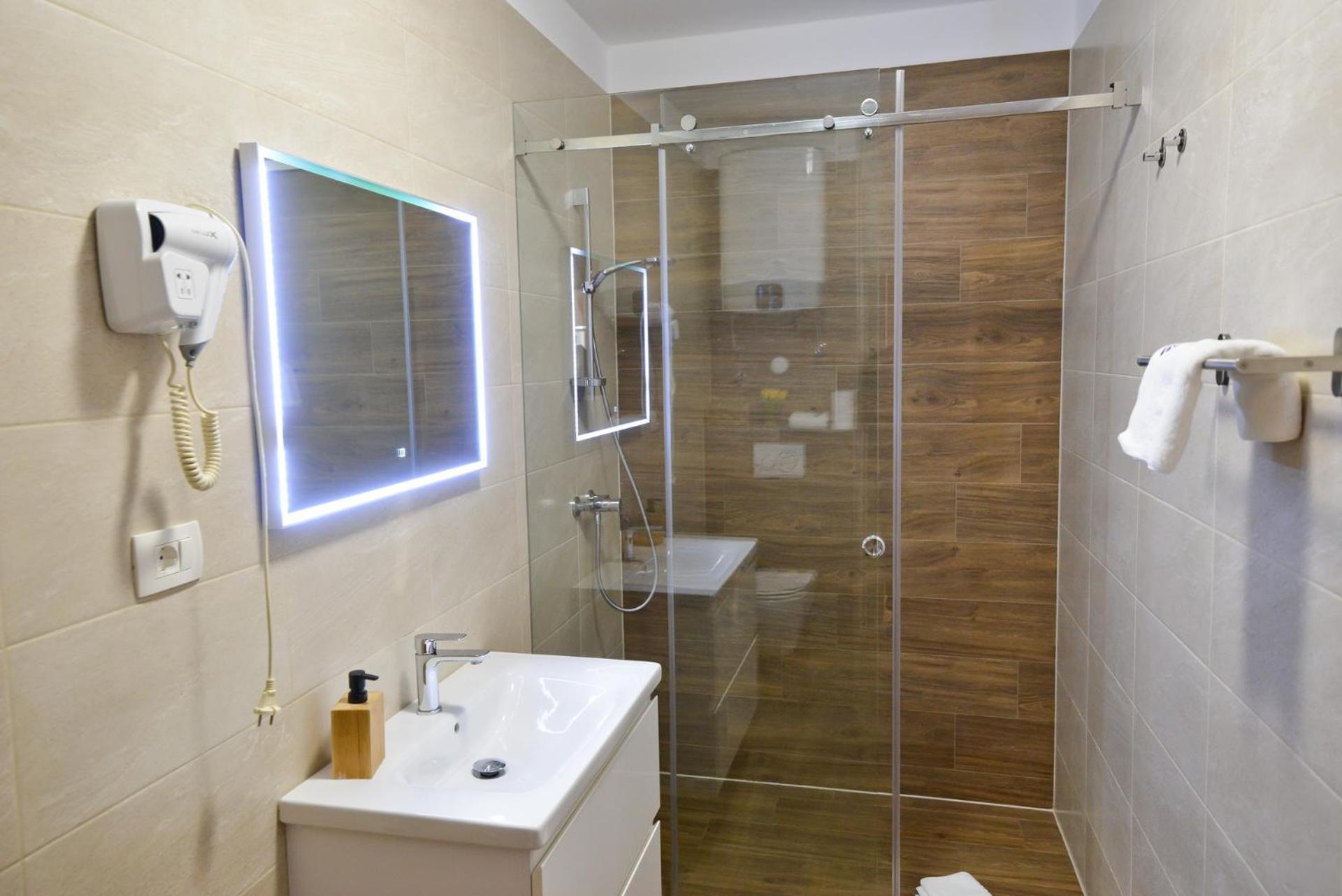 Zoilo Rooms self check-in