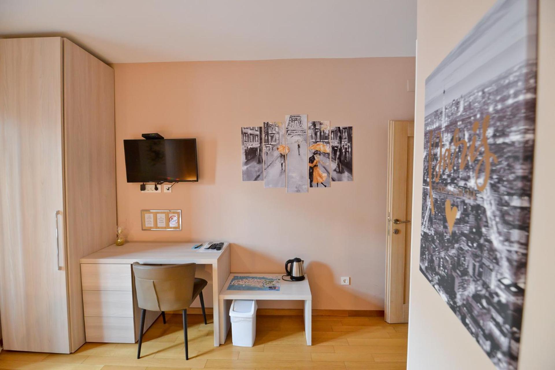 Zoilo Rooms self check-in