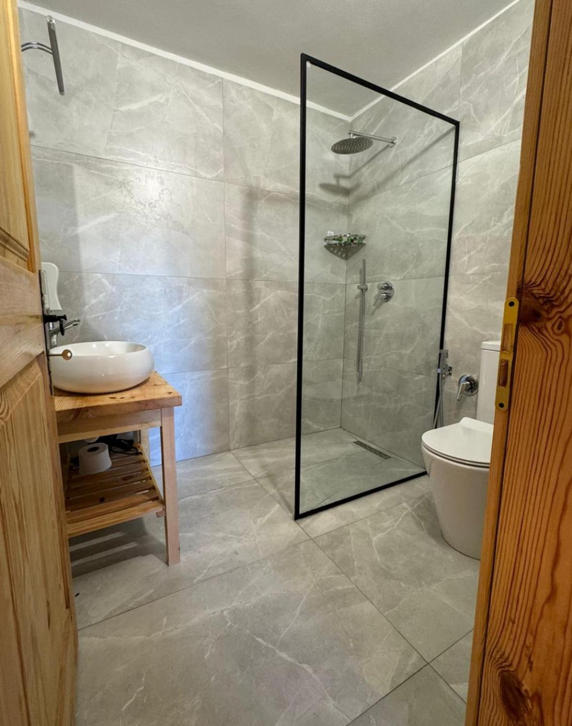 Guesthouse Vitoria - Mrizi i Zanave