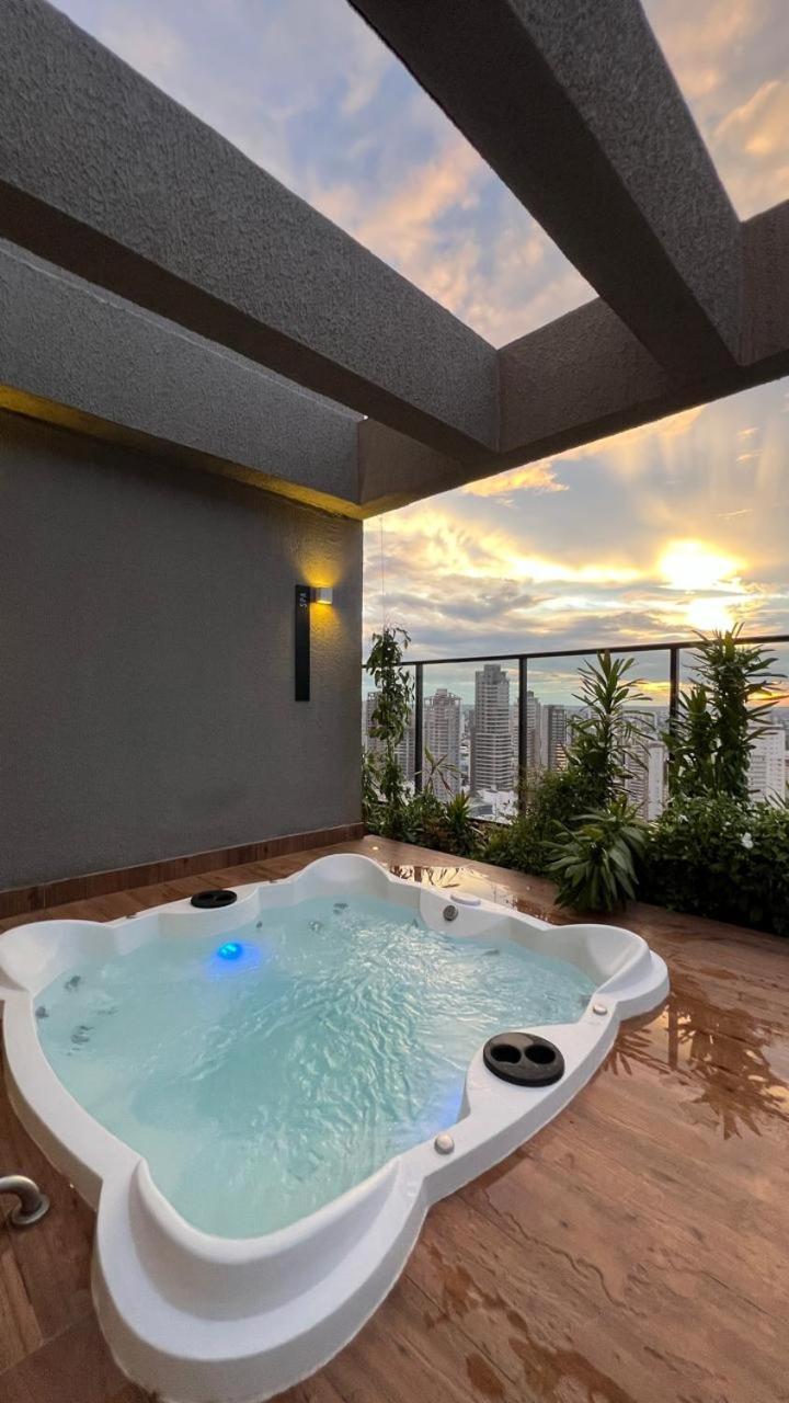 Lindo flat em prédio luxuoso - Excelente localização