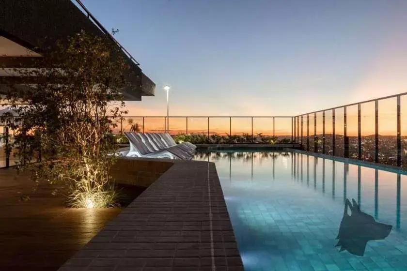 Lindo flat em prédio luxuoso - Excelente localização