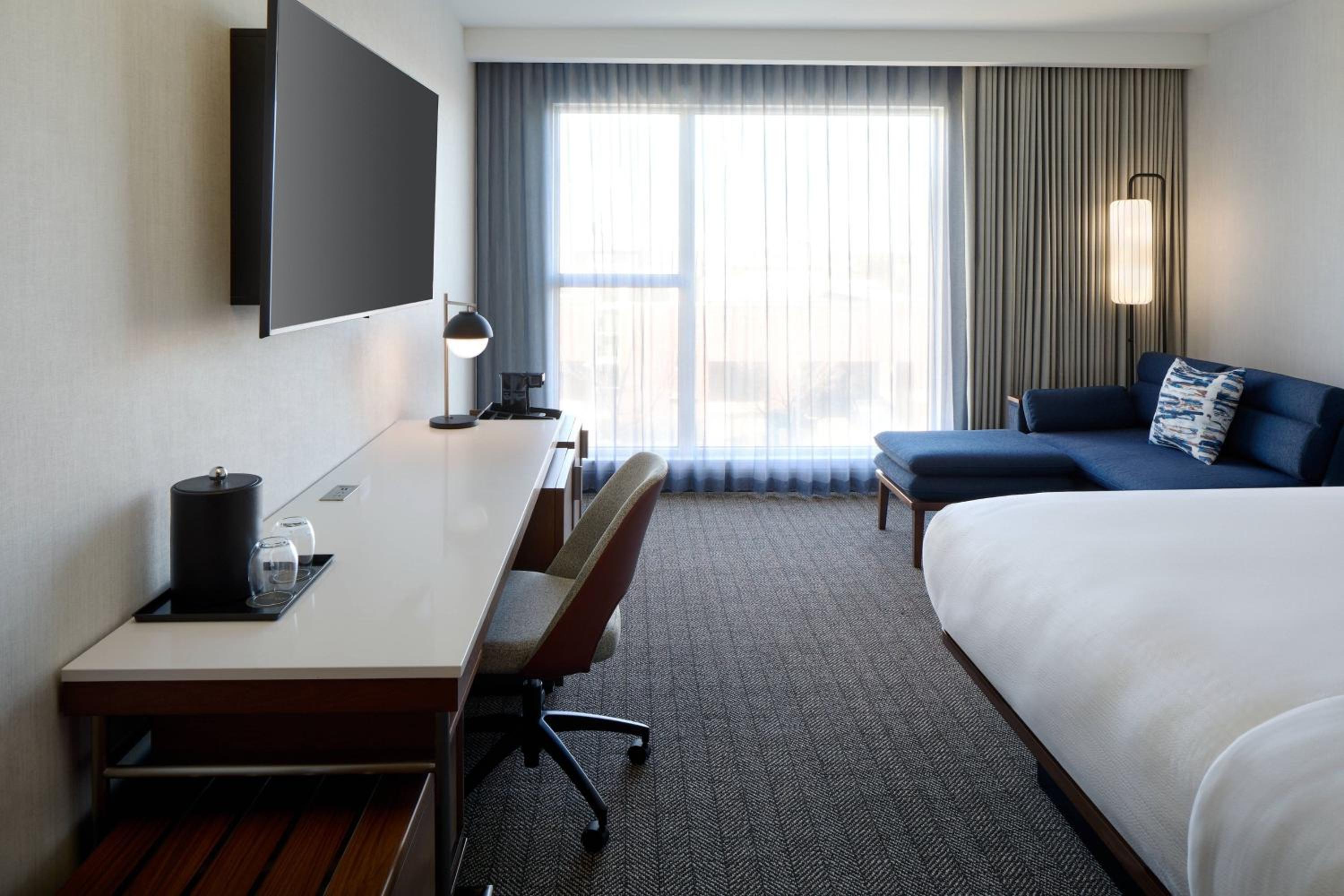 Courtyard by Marriott Montreal Laval - Property Image 6